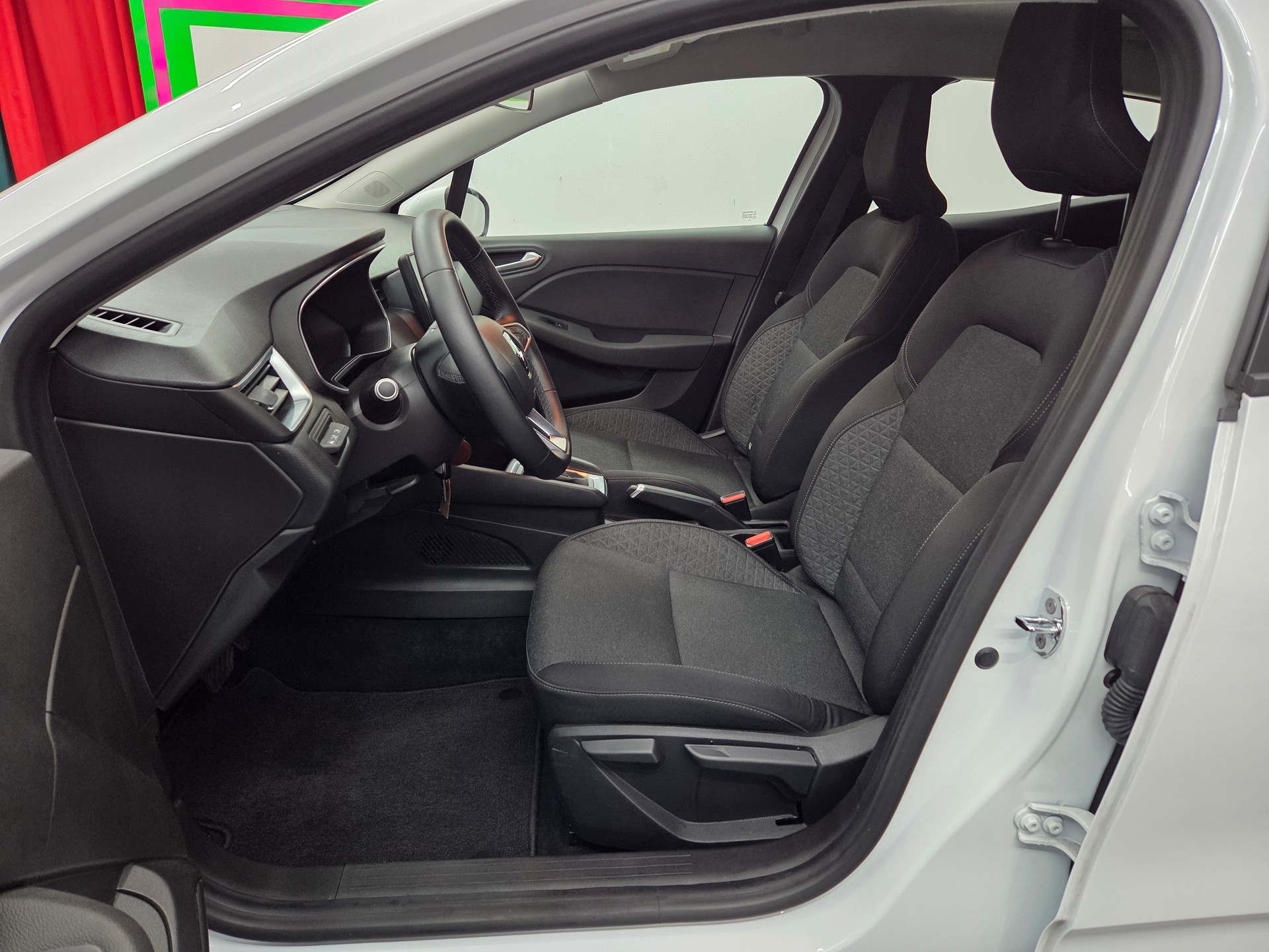RENAULT Clio 1.0 Business CVT-image-9