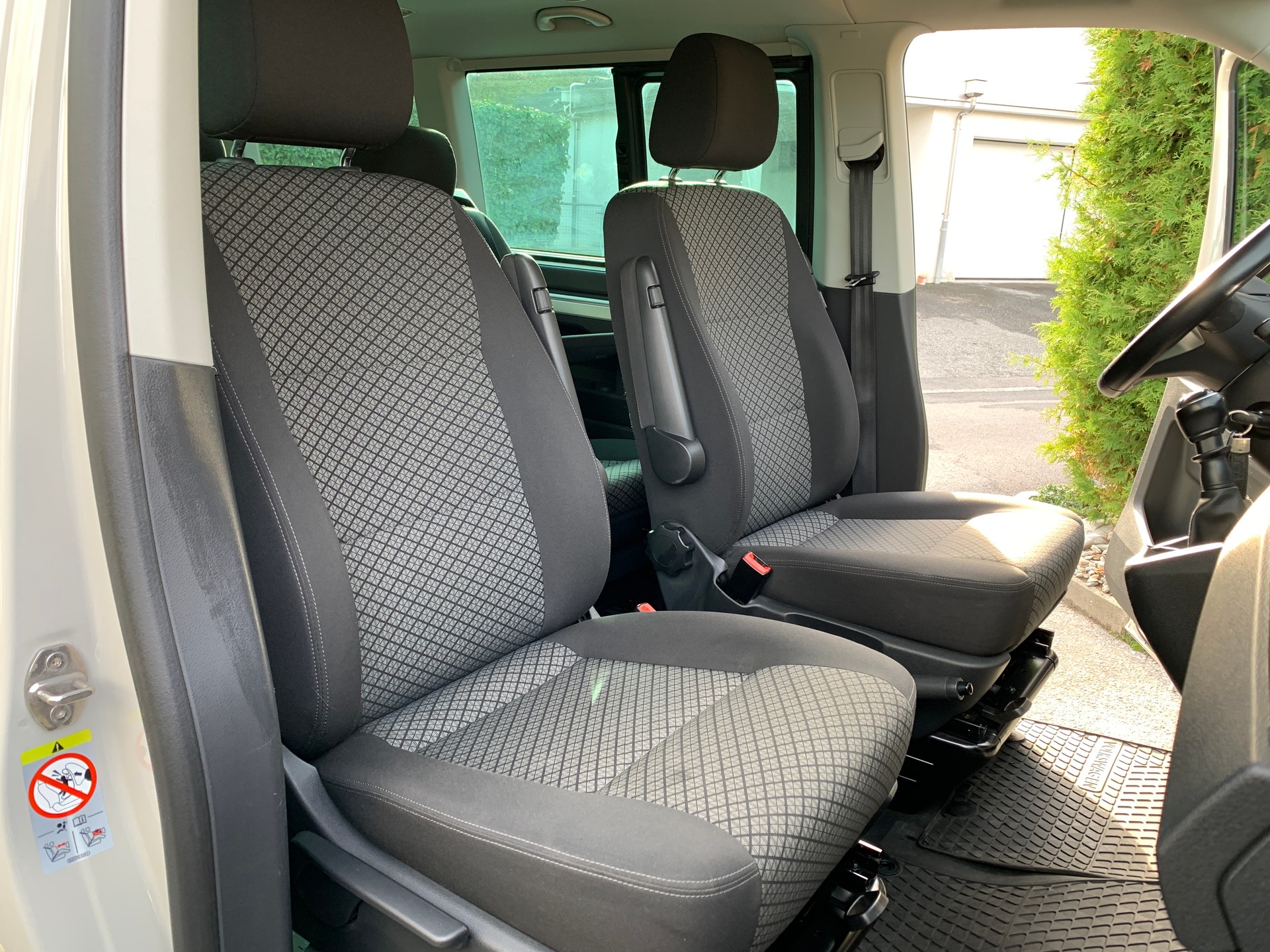 VW T6.1 Multivan 2.0 TDI 150 Trendline Liberty 4 Motion / Outdoor Adventure Ikamper-image-4