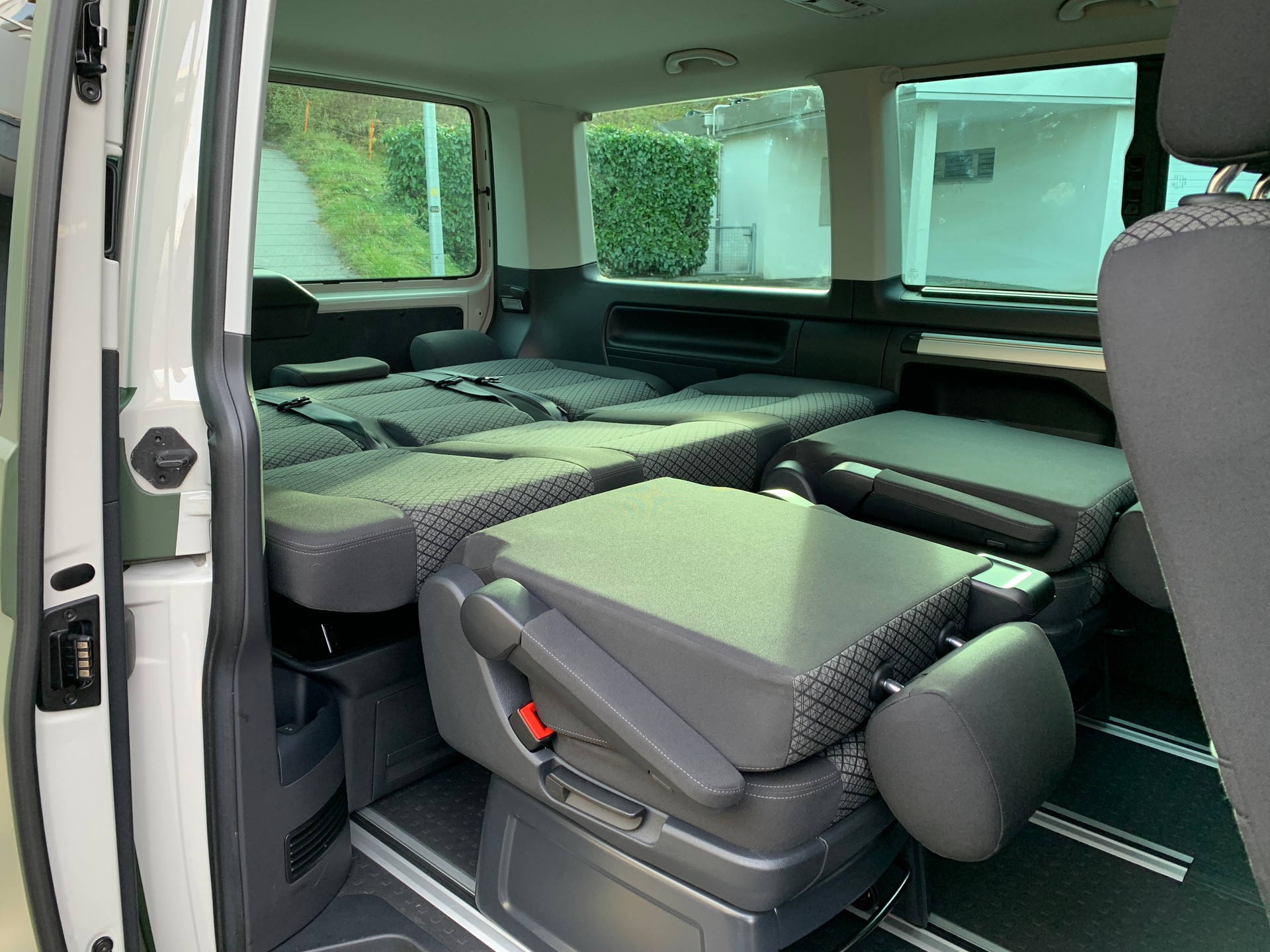 VW T6.1 Multivan 2.0 TDI 150 Trendline Liberty 4 Motion / Outdoor Adventure Ikamper-image-6