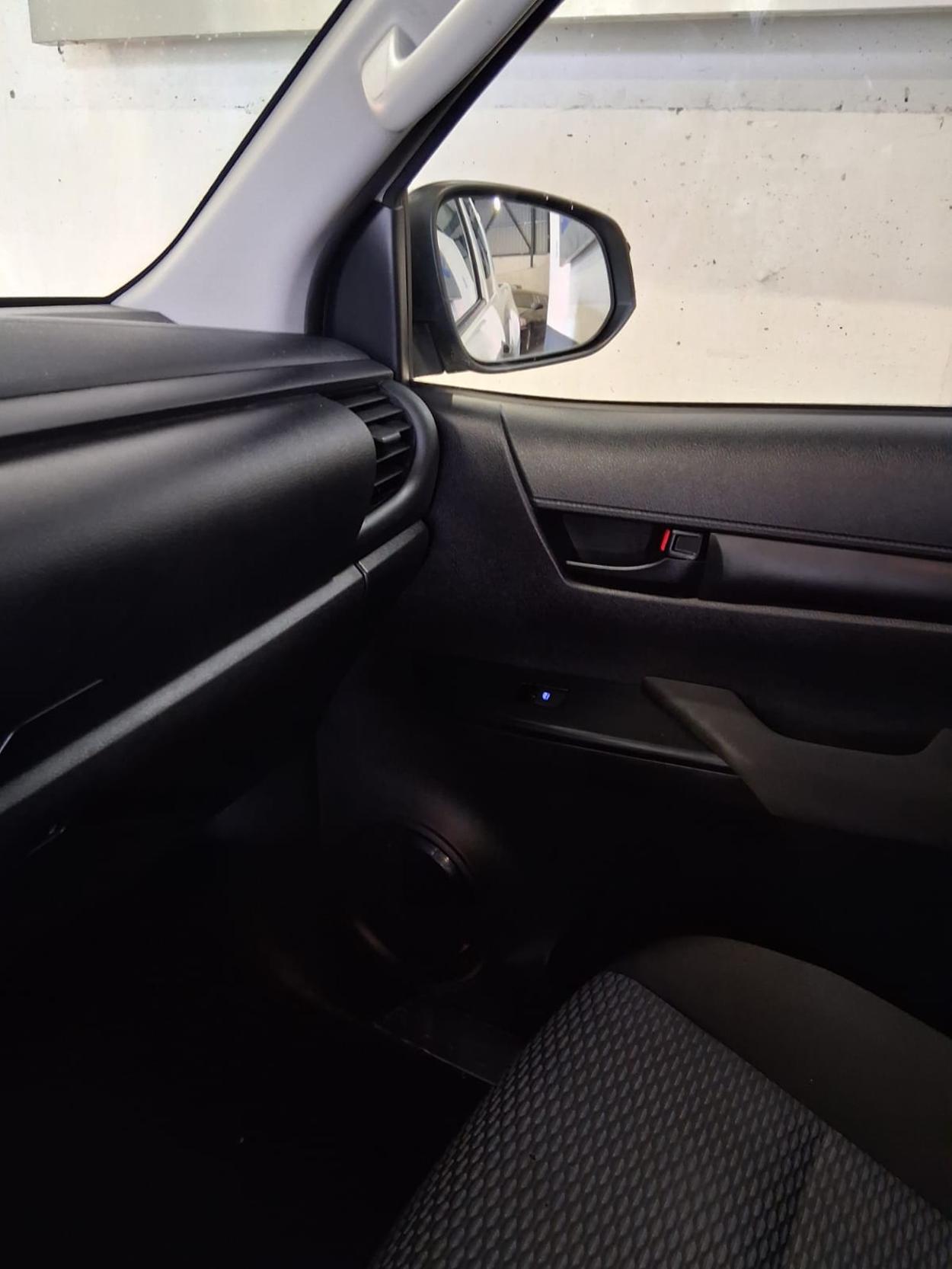 TOYOTA Hilux Extra Cab.-Chassis 2.4 D-4D 170 Luna-image-18