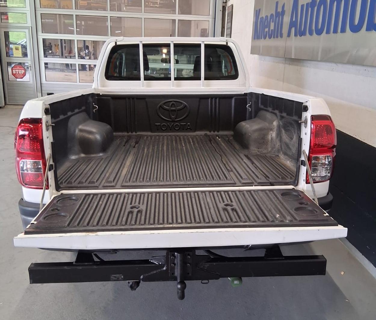 TOYOTA Hilux Extra Cab.-Chassis 2.4 D-4D 170 Luna-image-5