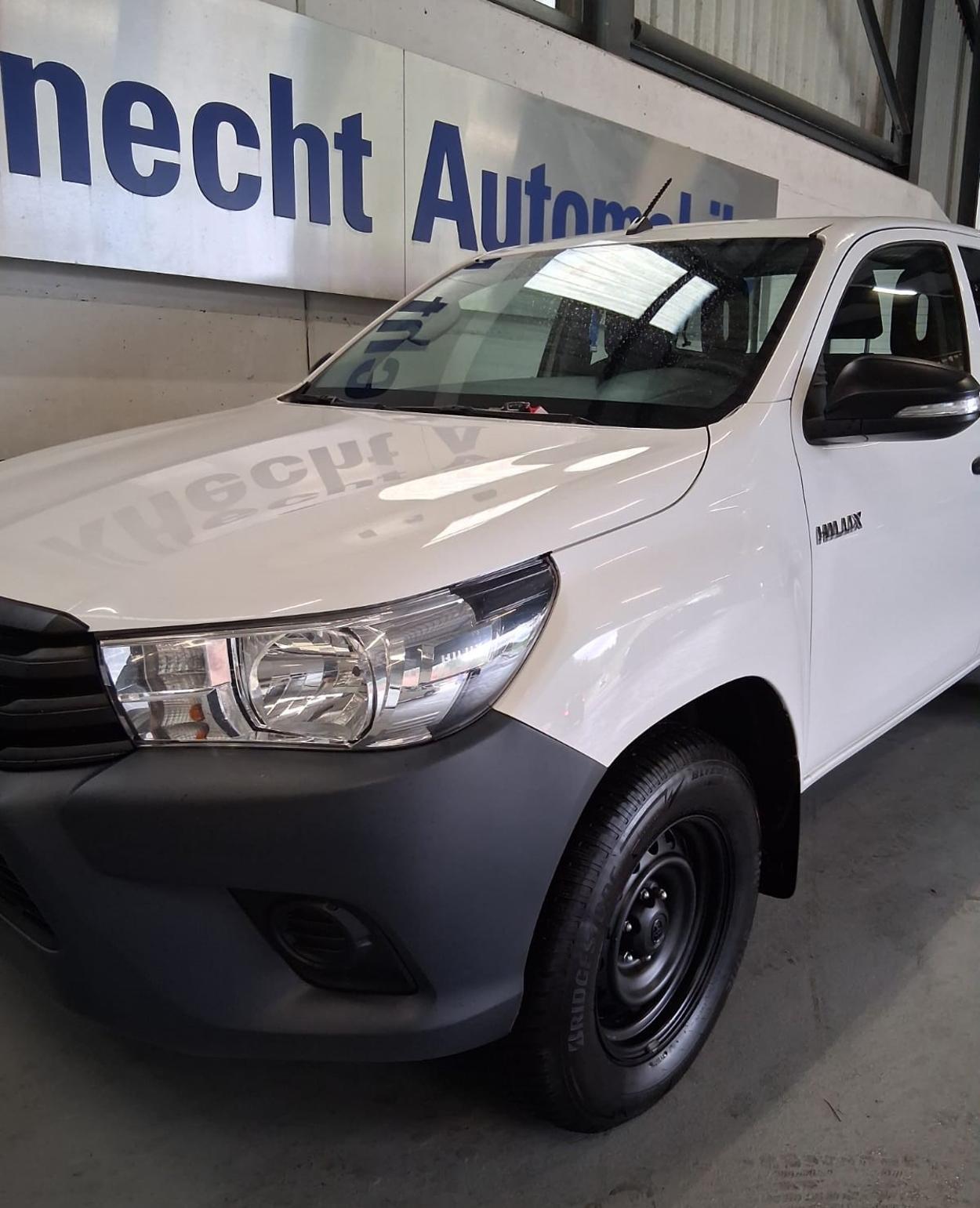 TOYOTA Hilux Extra Cab.-Chassis 2.4 D-4D 170 Luna-showroom-element-2