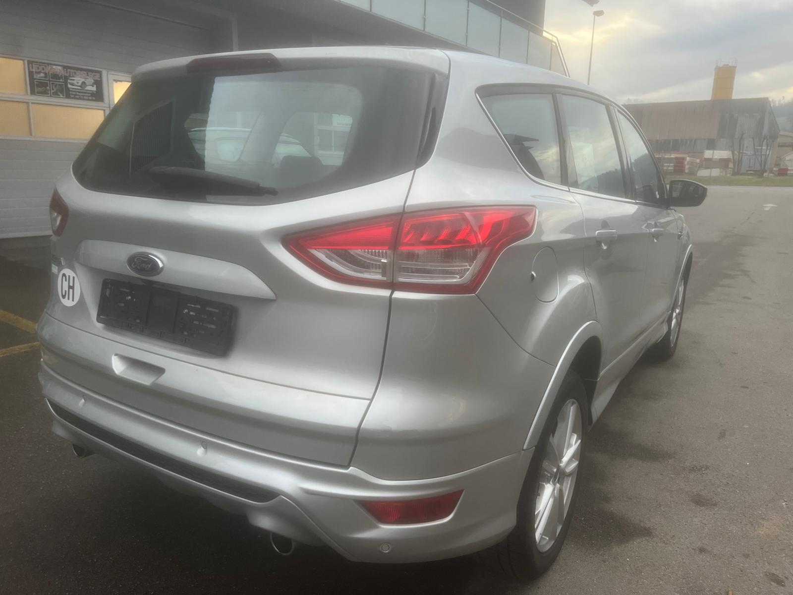 FORD Kuga 2.0 TDCi Titanium 4WD PowerShift-image-4