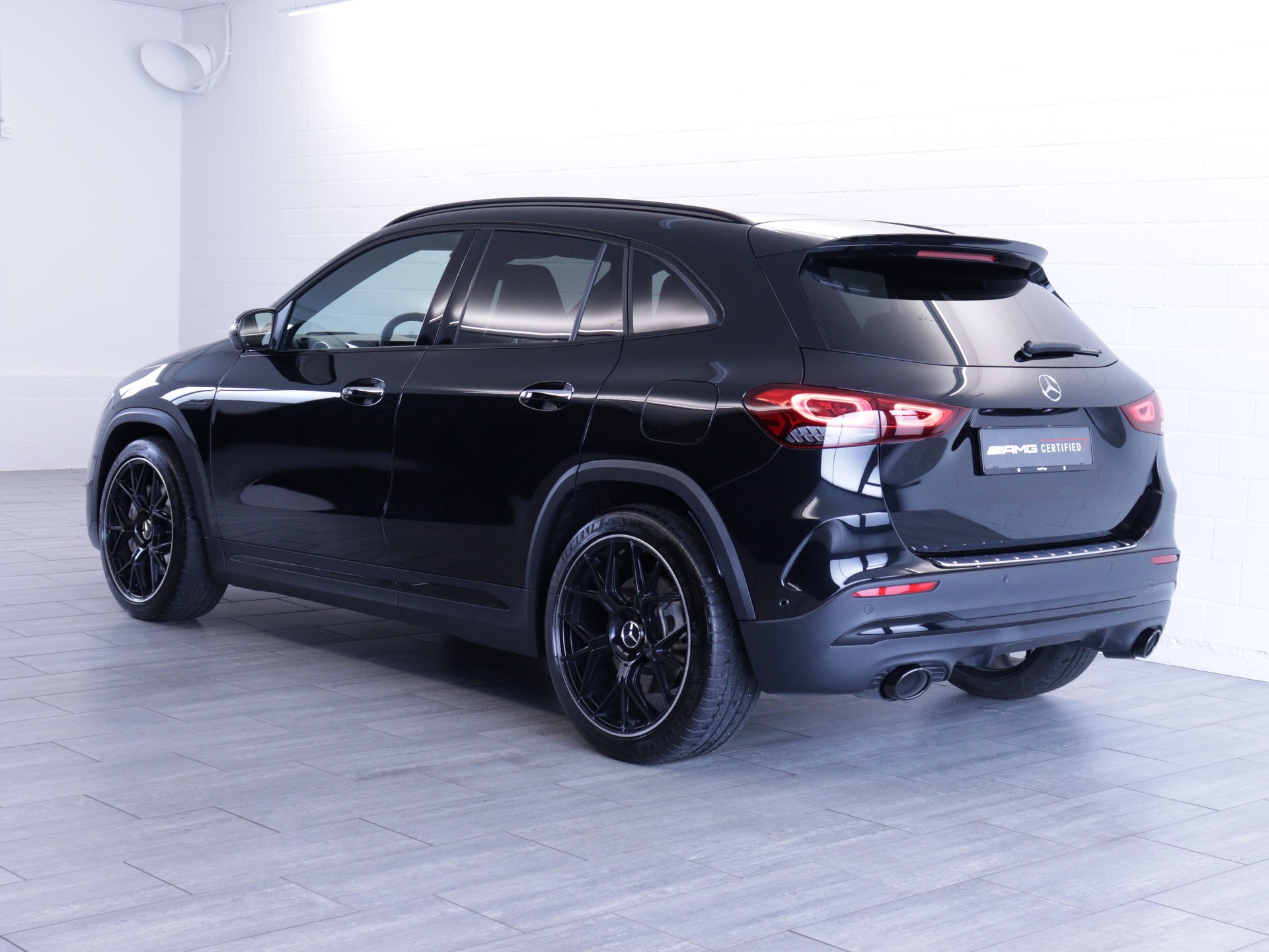 MERCEDES-BENZ GLA 35 AMG 4matic-showroom-element-3