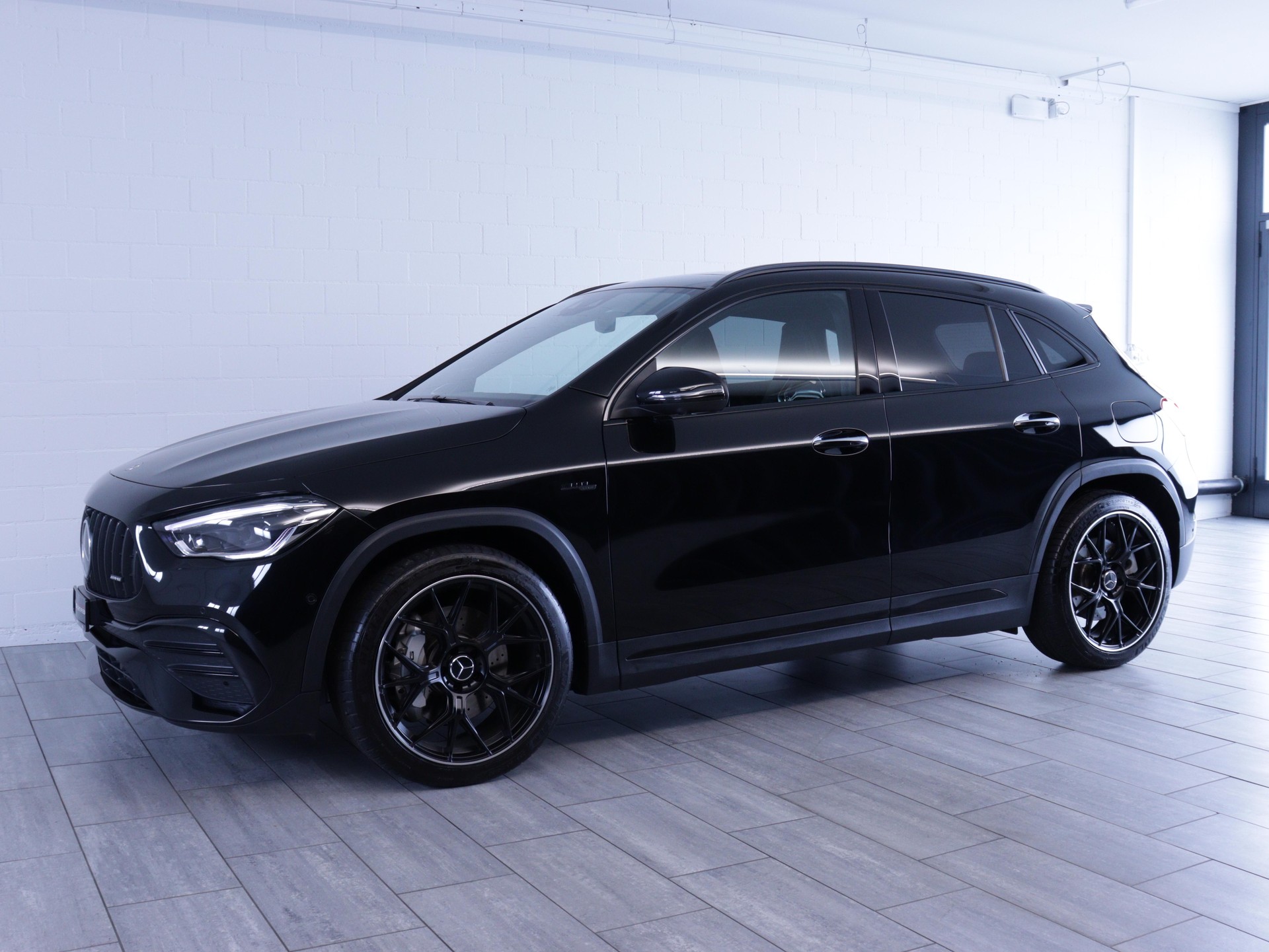 MERCEDES-BENZ GLA 35 AMG 4matic-showroom-element-1