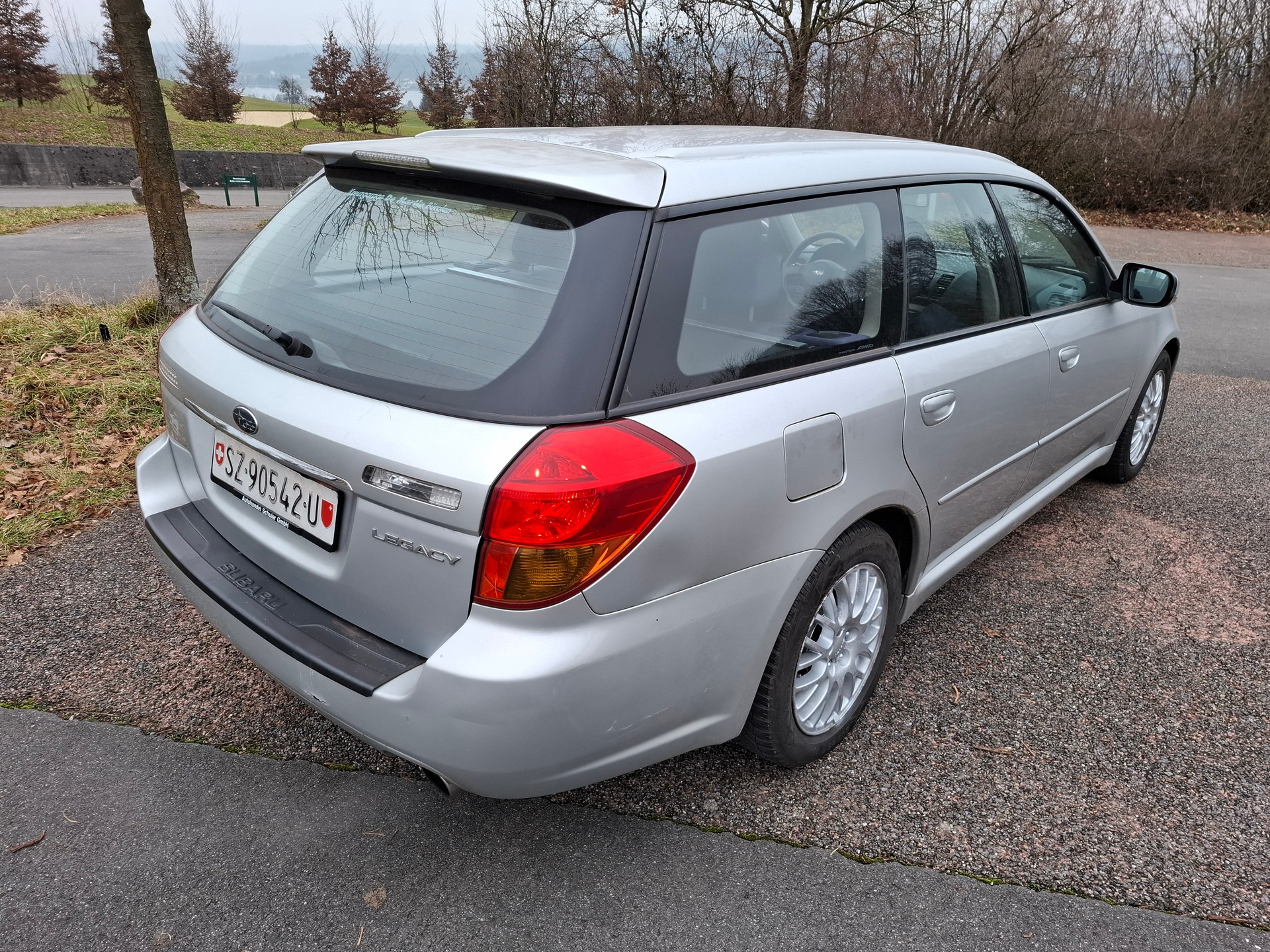 SUBARU Legacy 2.0R AWD Swiss-image-3