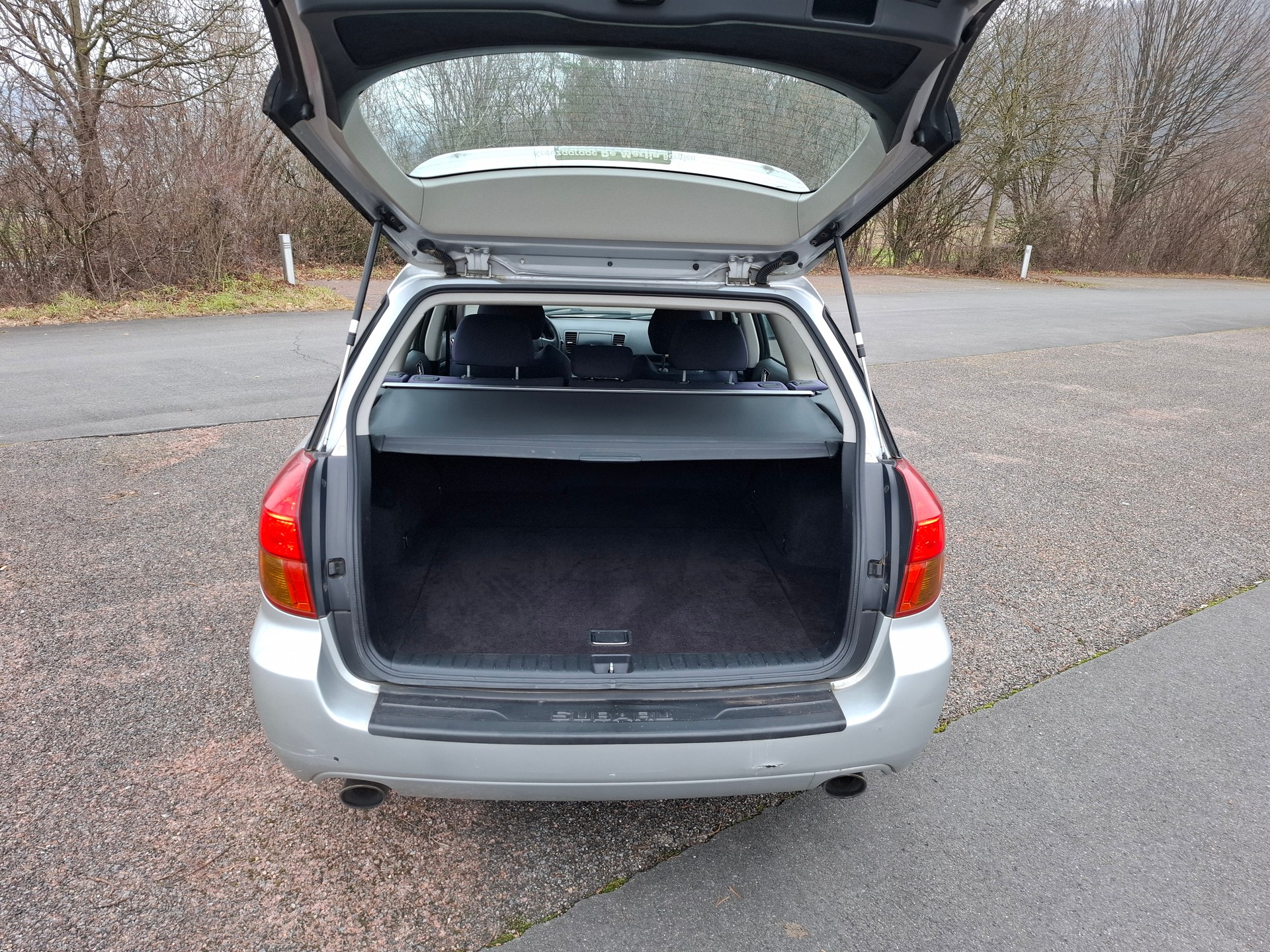 SUBARU Legacy 2.0R AWD Swiss-image-8