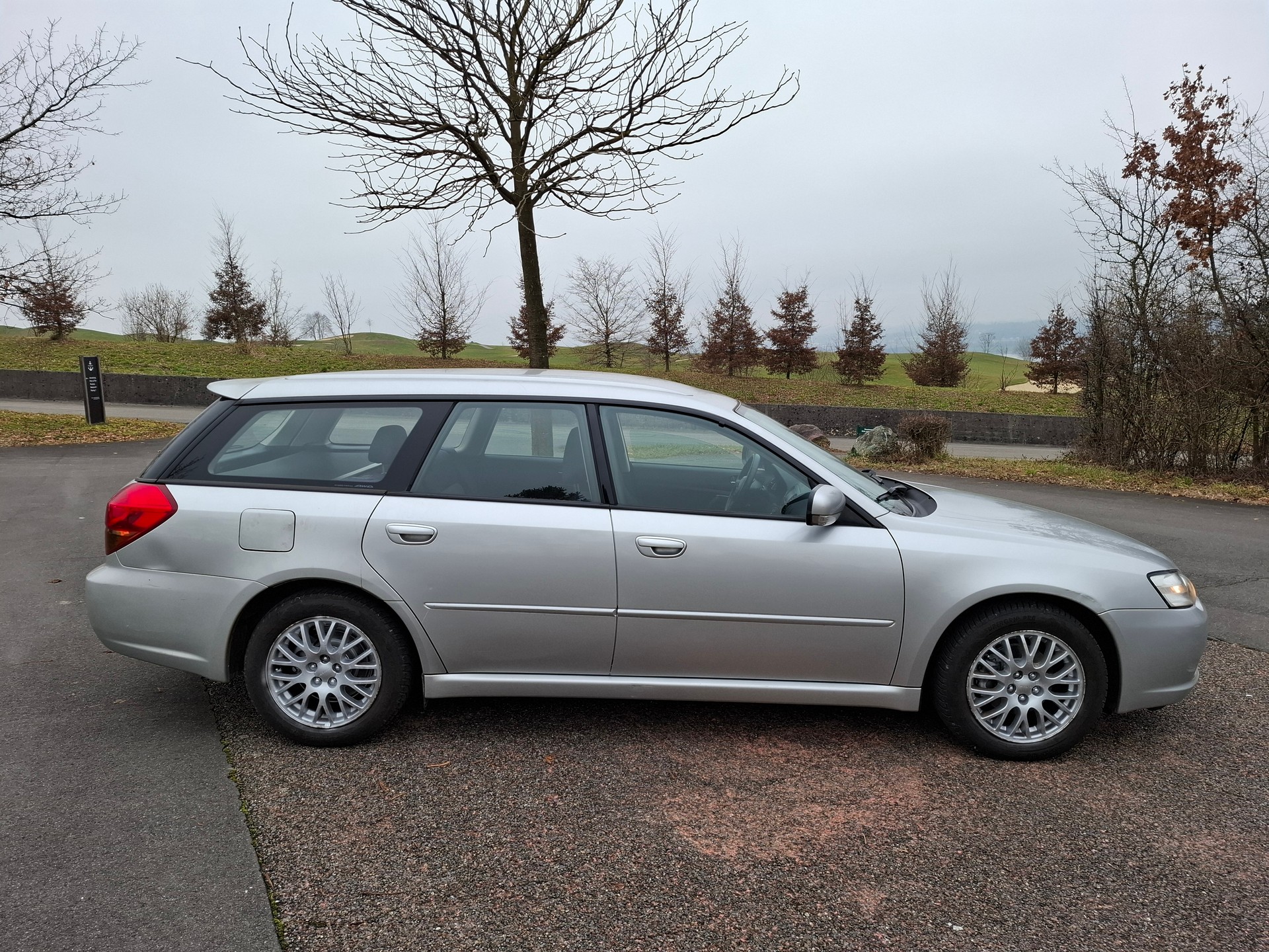 SUBARU Legacy 2.0R AWD Swiss-image-6