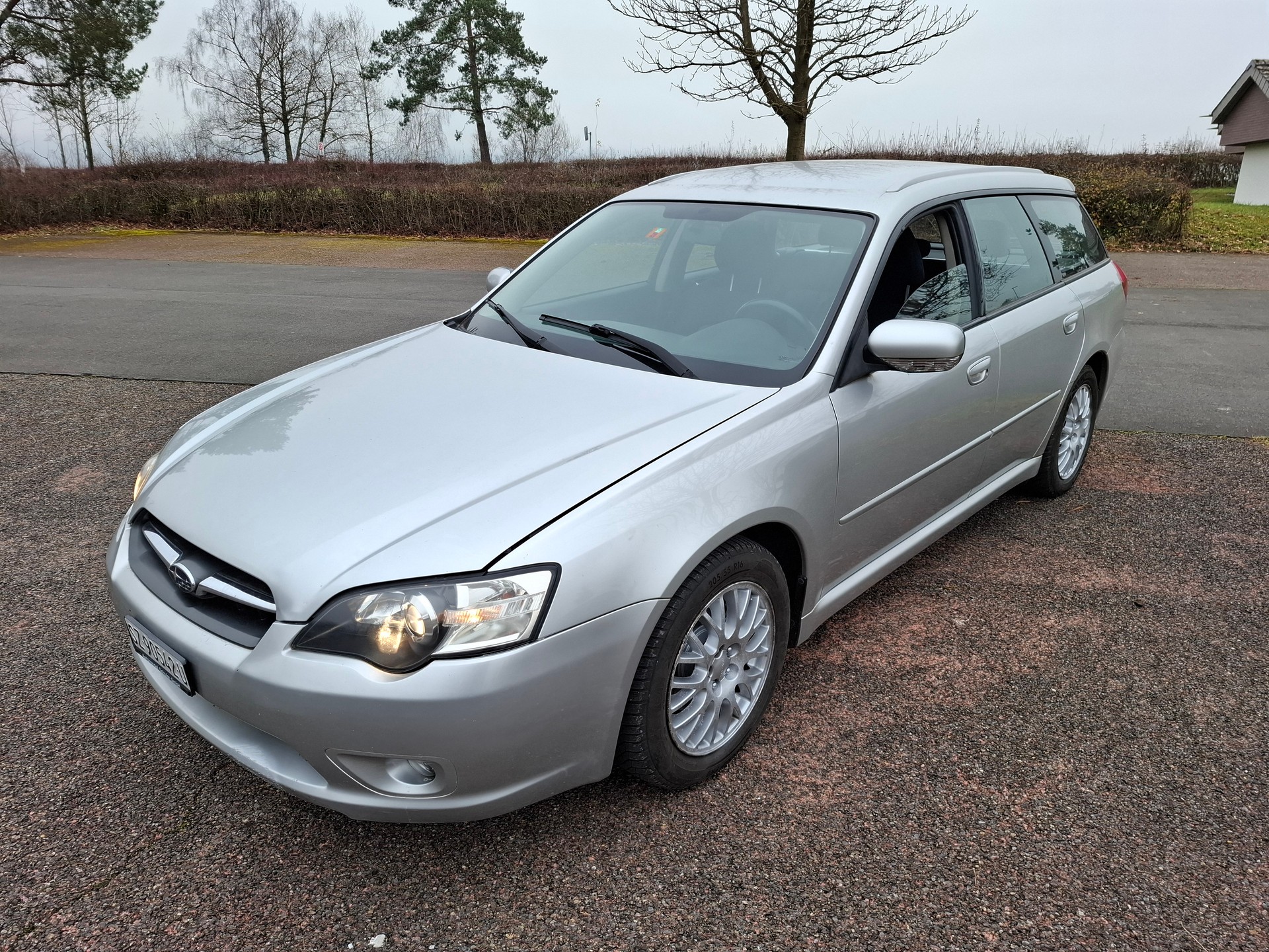 SUBARU Legacy 2.0R AWD Swiss-image-2