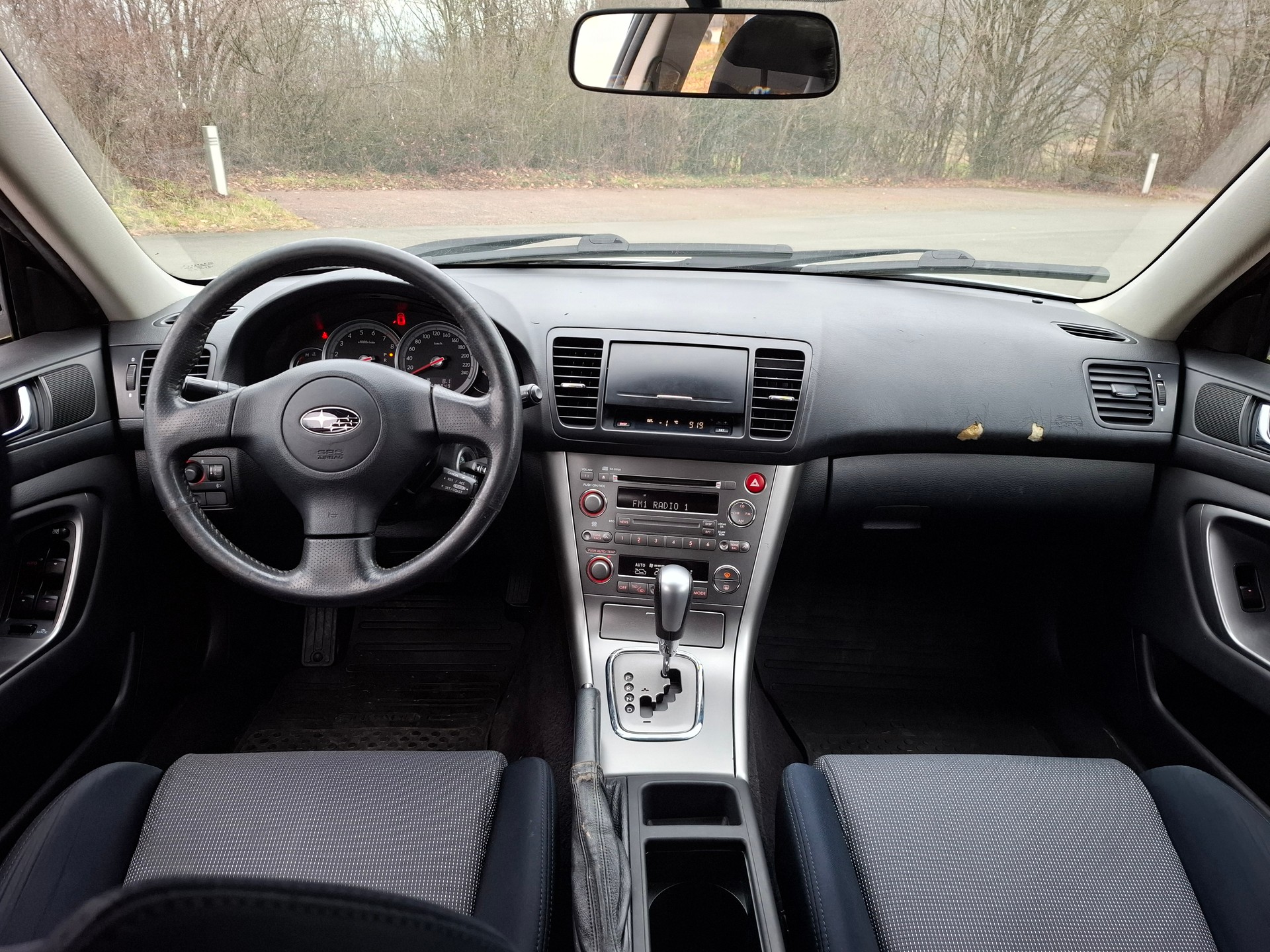 SUBARU Legacy 2.0R AWD Swiss-image-9