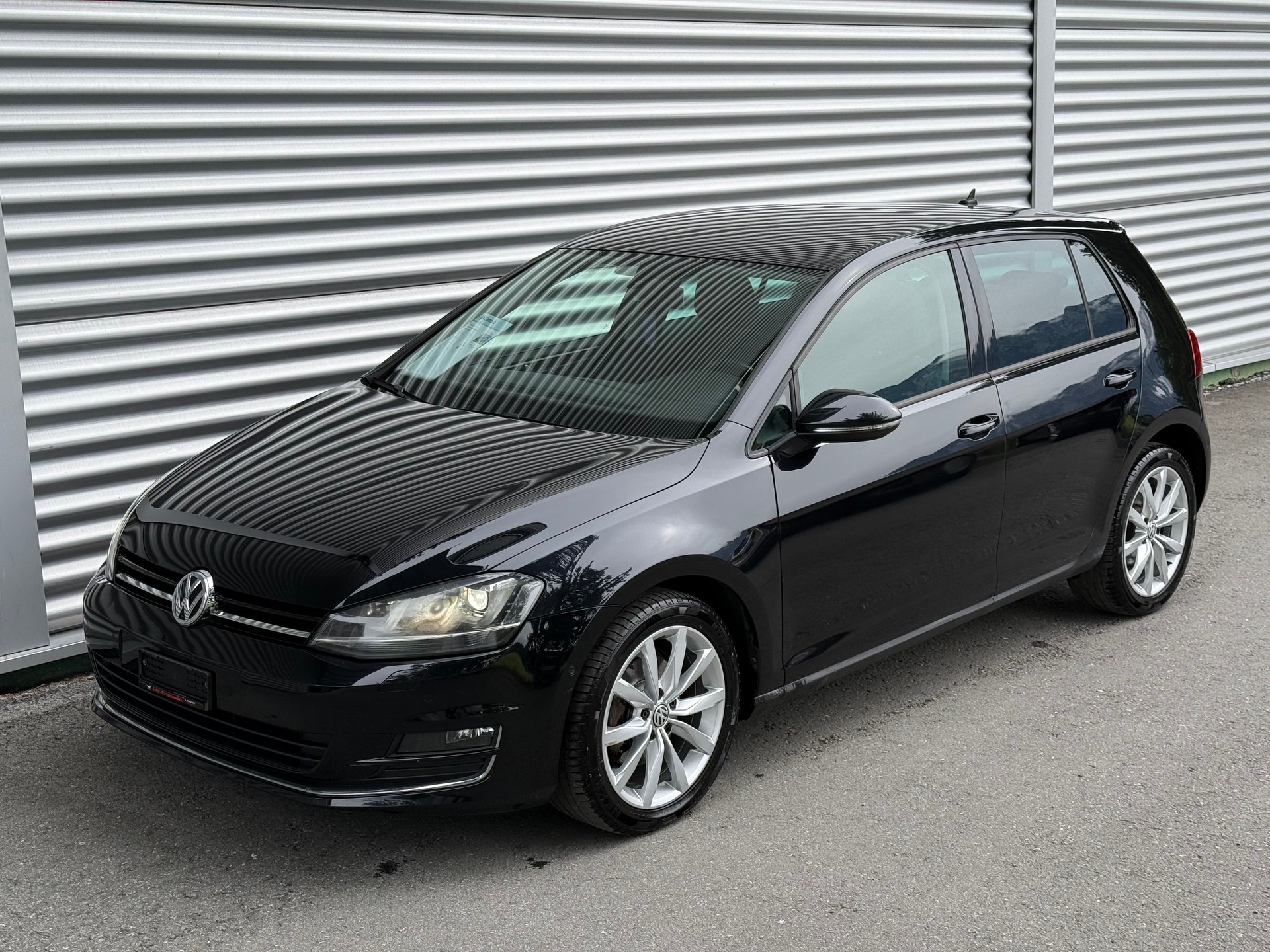 VW Golf 2.0 TDI Highline 4Motion-image-0