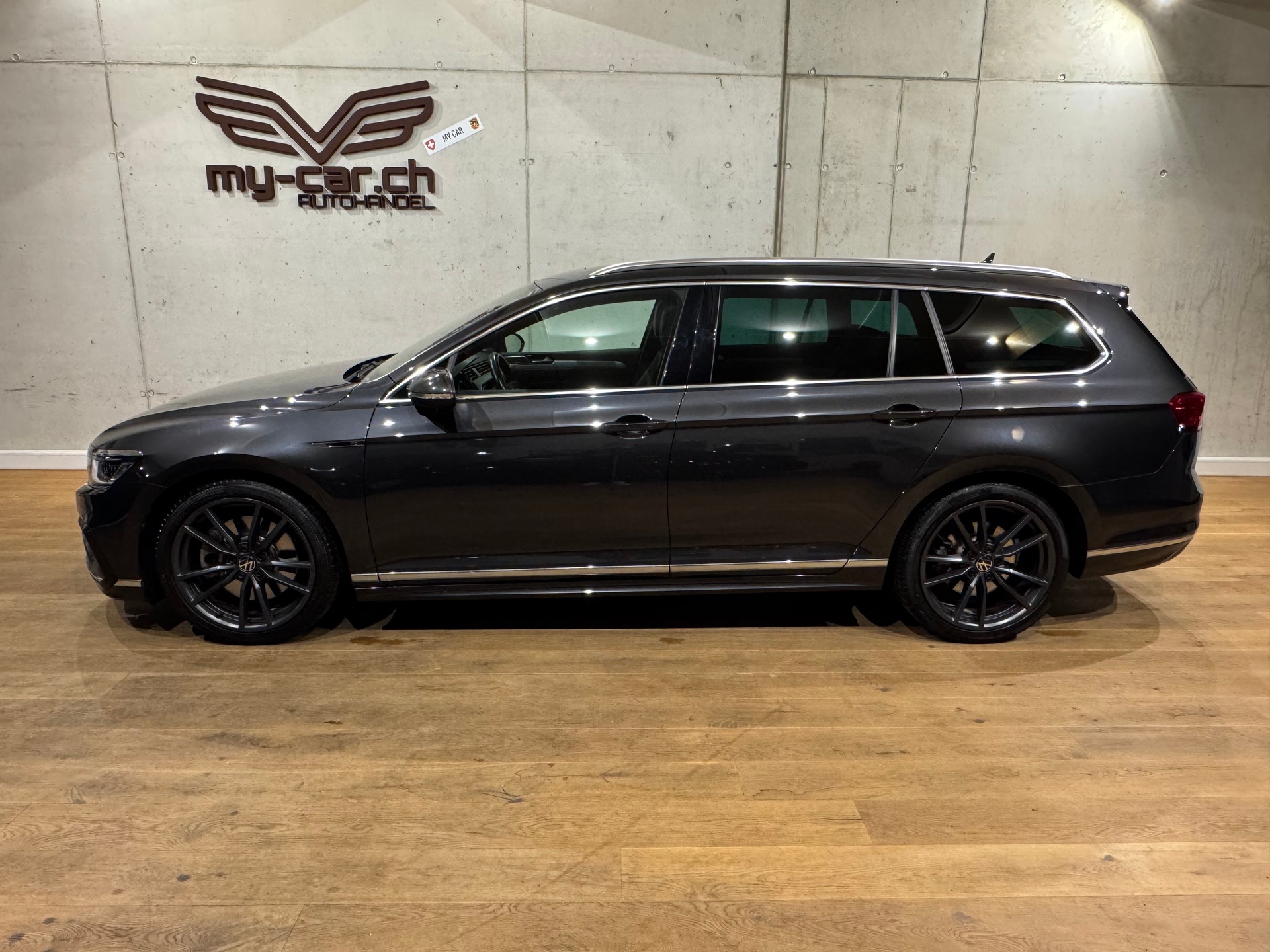VW Passat Variant 2.0 TSI Elegance R-Line 4Motion DSG || HEAD UP || HARMAN KARDON || PANORAMA || 360 || VIRTUAL || APPLE CARPLAY-image-5