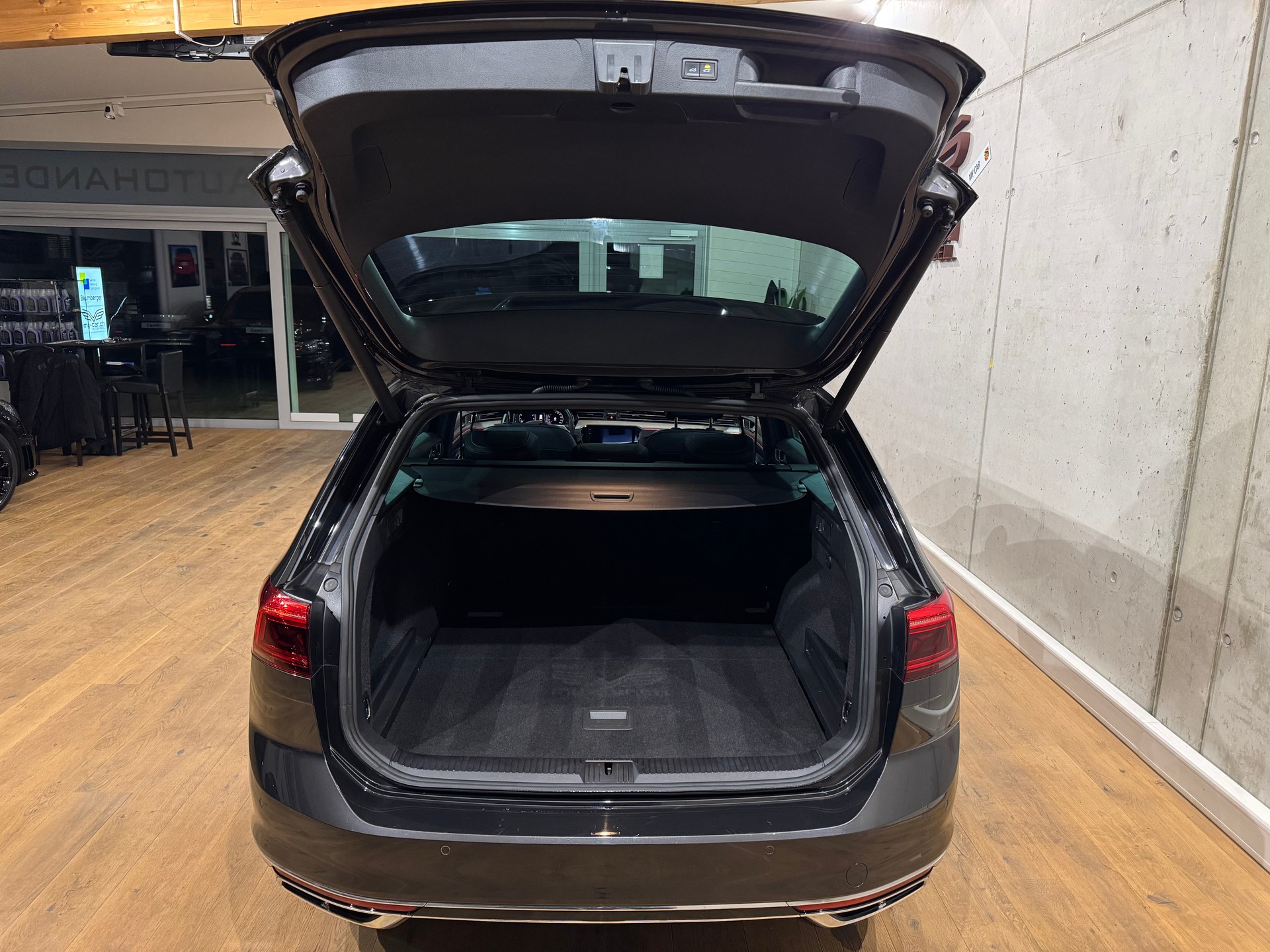 VW Passat Variant 2.0 TSI Elegance R-Line 4Motion DSG || HEAD UP || HARMAN KARDON || PANORAMA || 360 || VIRTUAL || APPLE CARPLAY-image-9