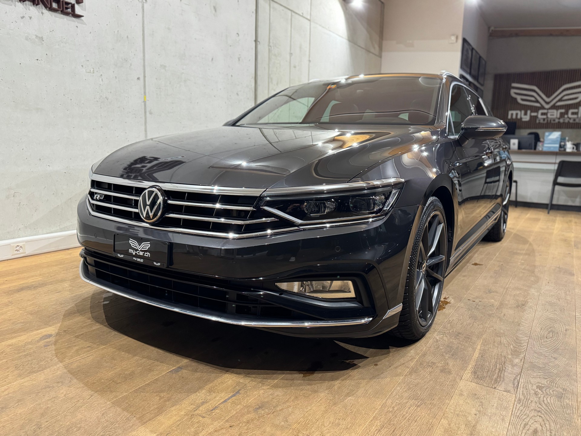 VW Passat Variant 2.0 TSI Elegance R-Line 4Motion DSG || HEAD UP || HARMAN KARDON || PANORAMA || 360 || VIRTUAL || APPLE CARPLAY-image-1
