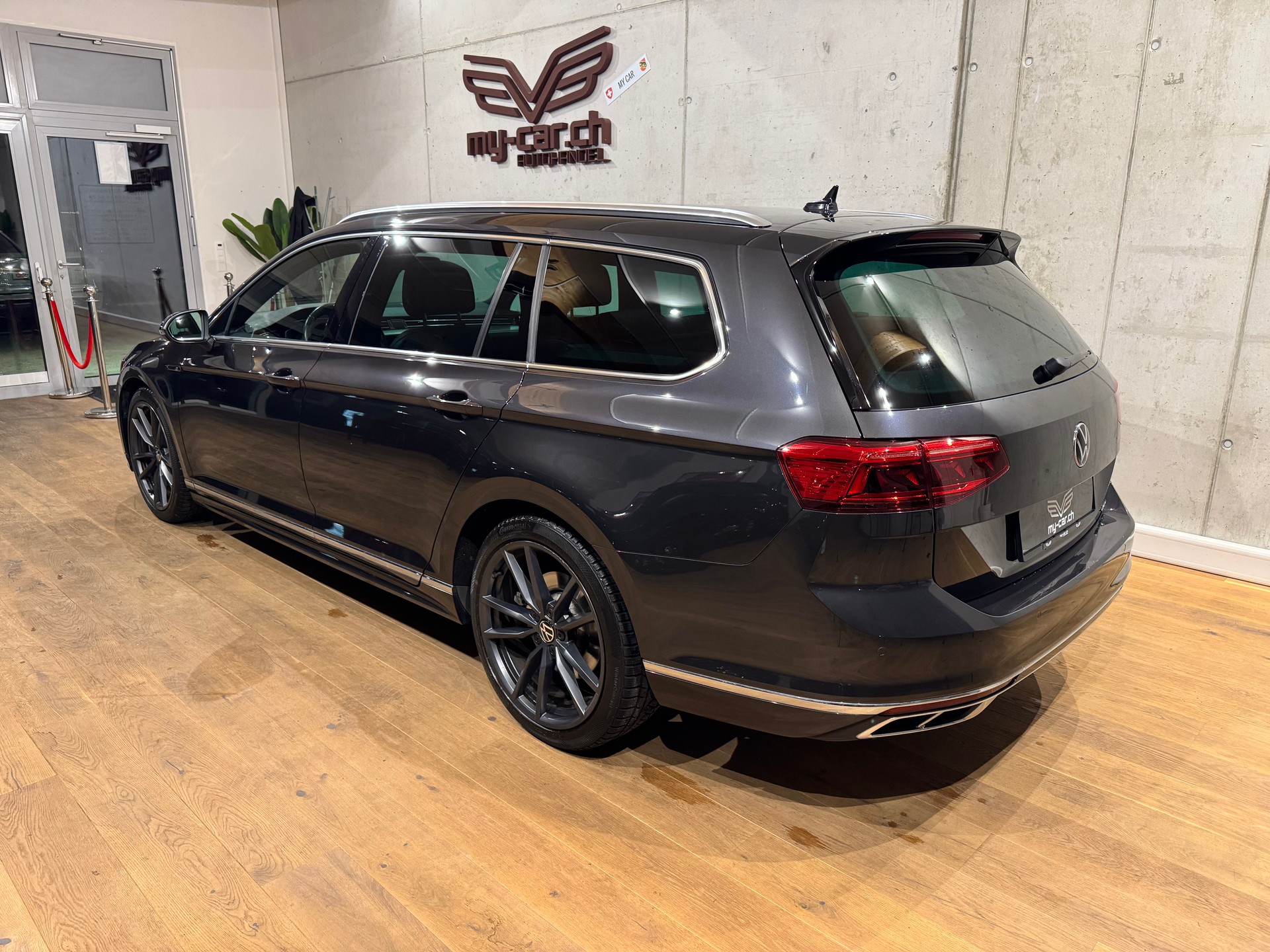 VW Passat Variant 2.0 TSI Elegance R-Line 4Motion DSG || HEAD UP || HARMAN KARDON || PANORAMA || 360 || VIRTUAL || APPLE CARPLAY-image-7
