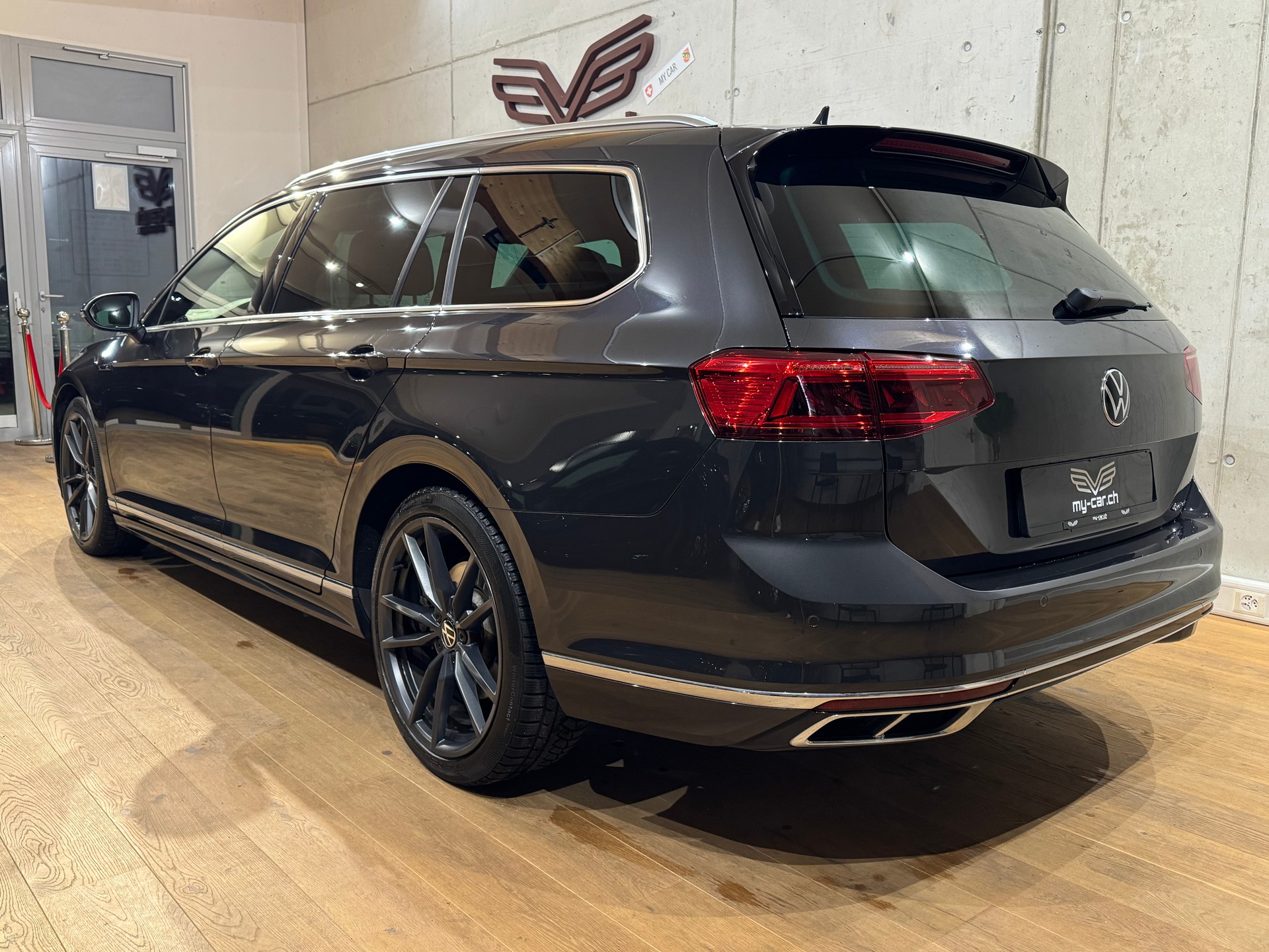 VW Passat Variant 2.0 TSI Elegance R-Line 4Motion DSG || HEAD UP || HARMAN KARDON || PANORAMA || 360 || VIRTUAL || APPLE CARPLAY-image-6
