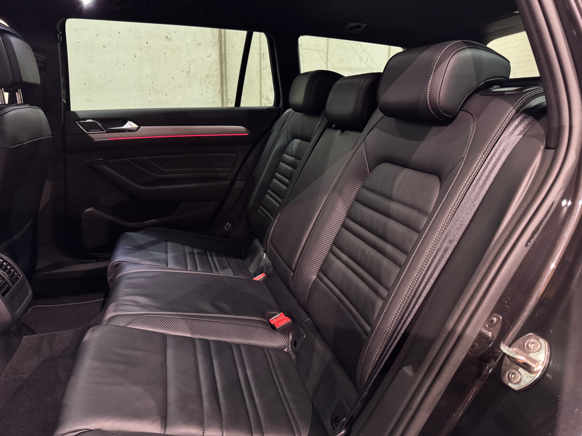 VW Passat Variant 2.0 TSI Elegance R-Line 4Motion DSG || HEAD UP || HARMAN KARDON || PANORAMA || 360 || VIRTUAL || APPLE CARPLAY-image-29