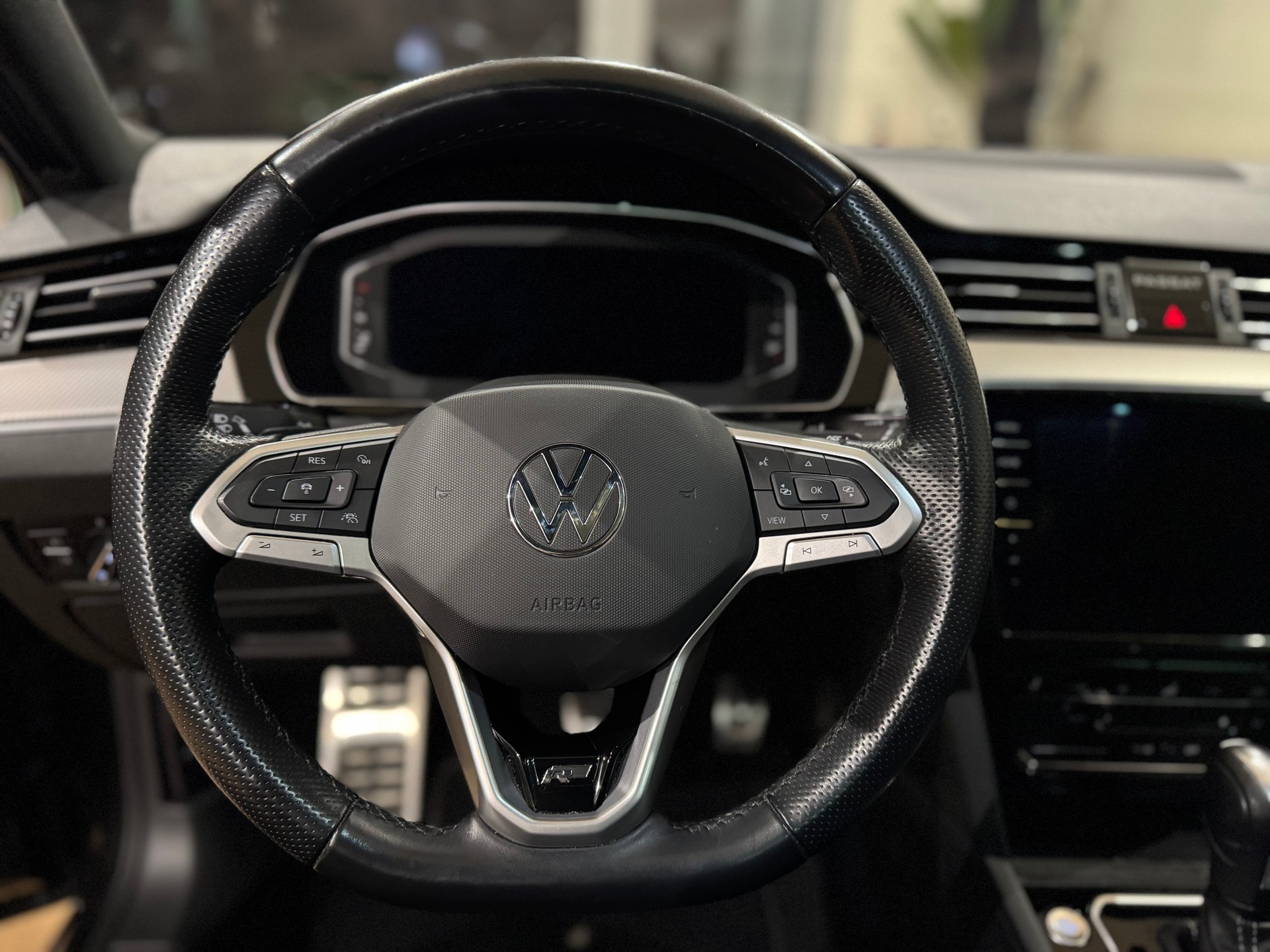 VW Passat Variant 2.0 TSI Elegance R-Line 4Motion DSG || HEAD UP || HARMAN KARDON || PANORAMA || 360 || VIRTUAL || APPLE CARPLAY-image-21