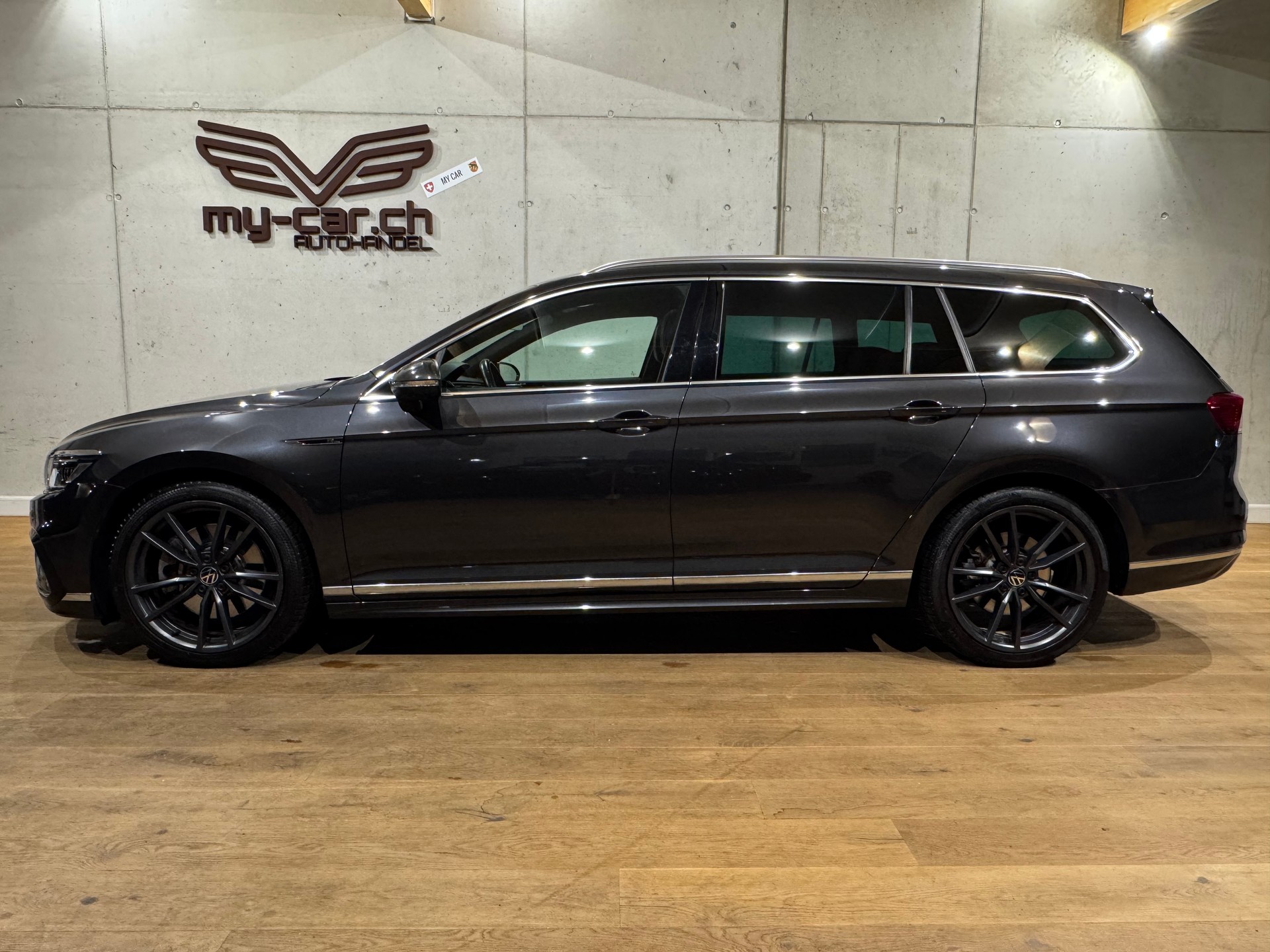 VW Passat Variant 2.0 TSI Elegance R-Line 4Motion DSG || HEAD UP || HARMAN KARDON || PANORAMA || 360 || VIRTUAL || APPLE CARPLAY-image-3