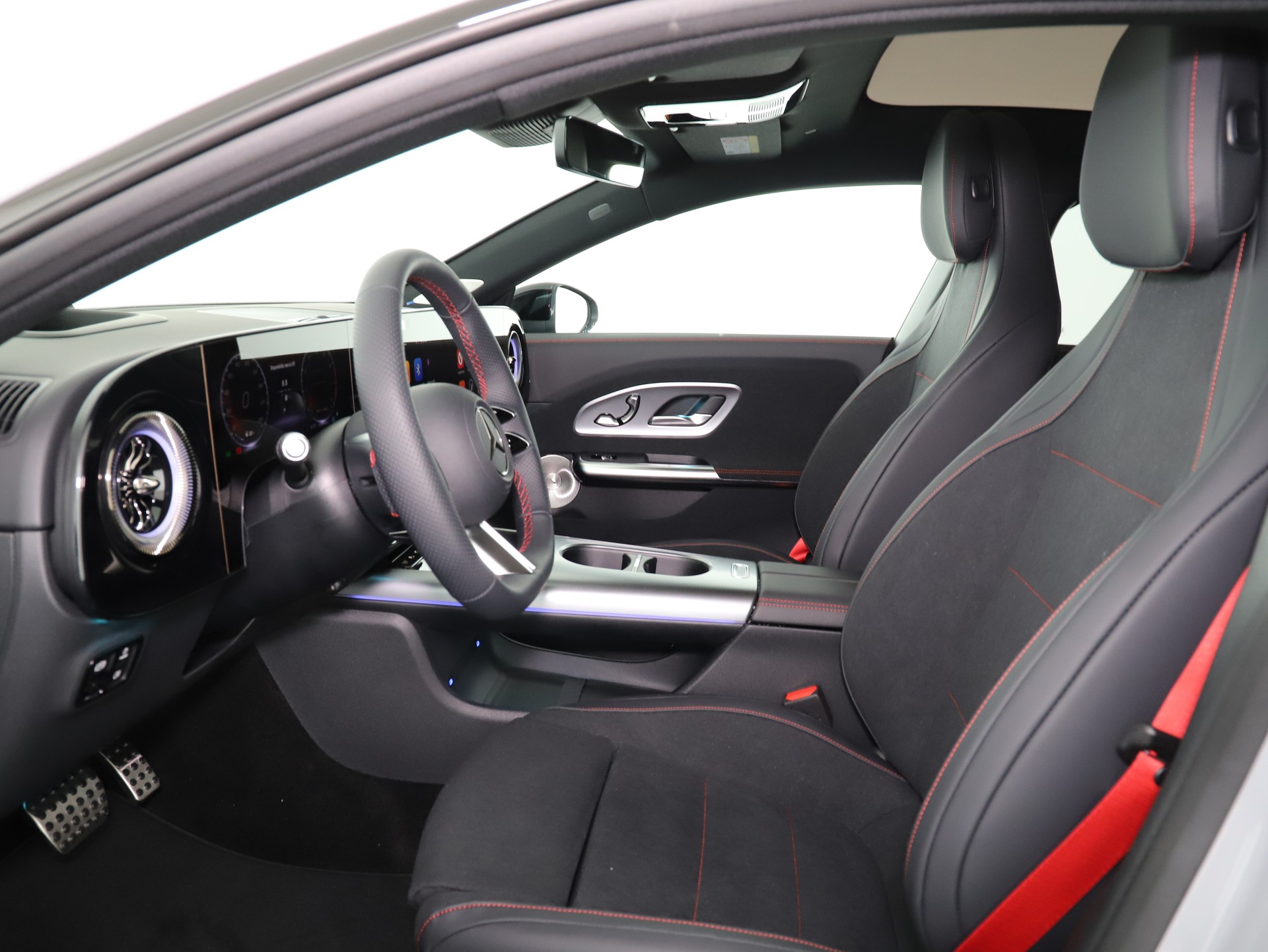 MERCEDES-BENZ CLA 200 8G-DCT 4Matic-image-9