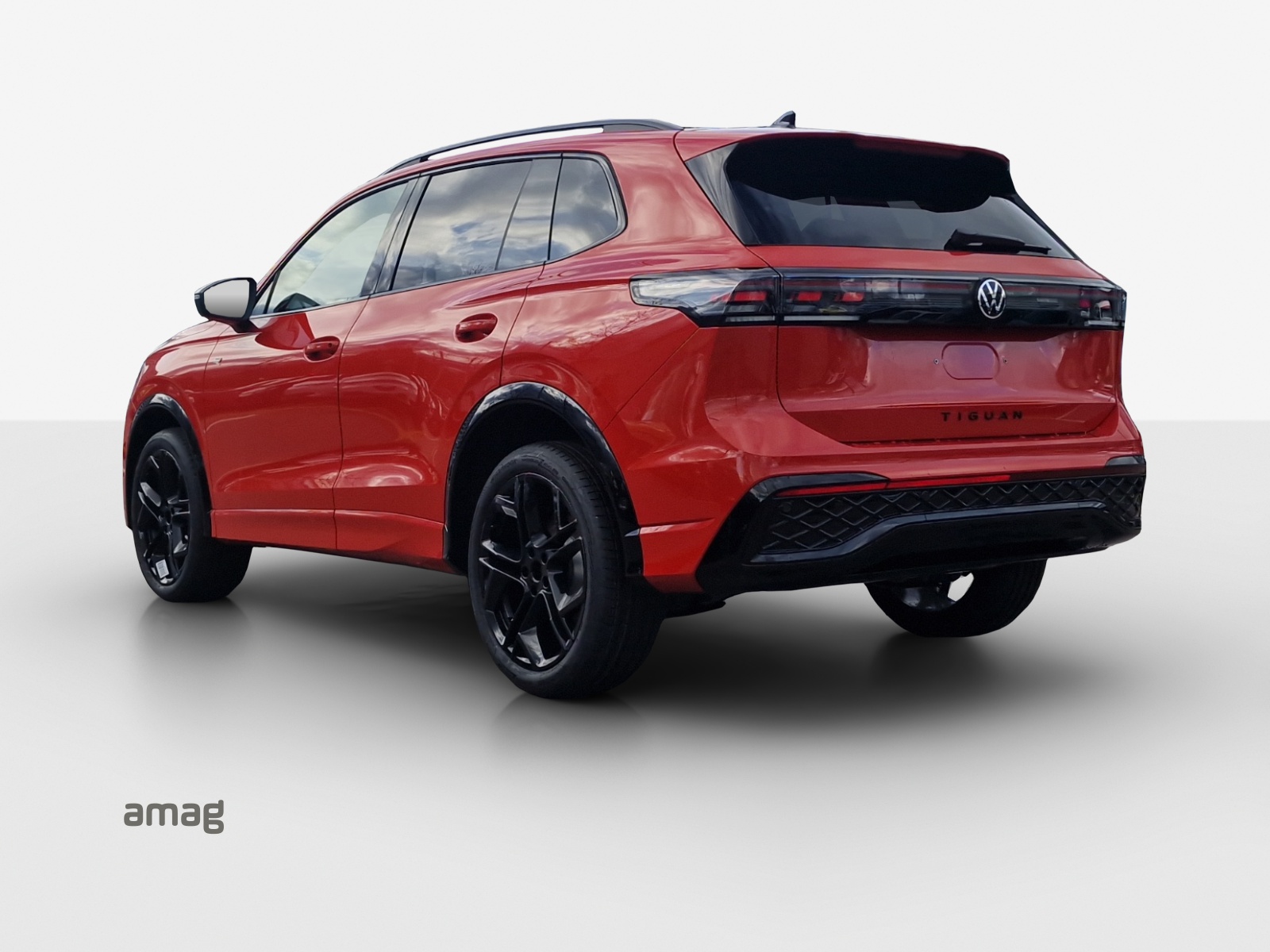 VW Tiguan 2.0 TSI DSG R-Line 4Motion-image-2