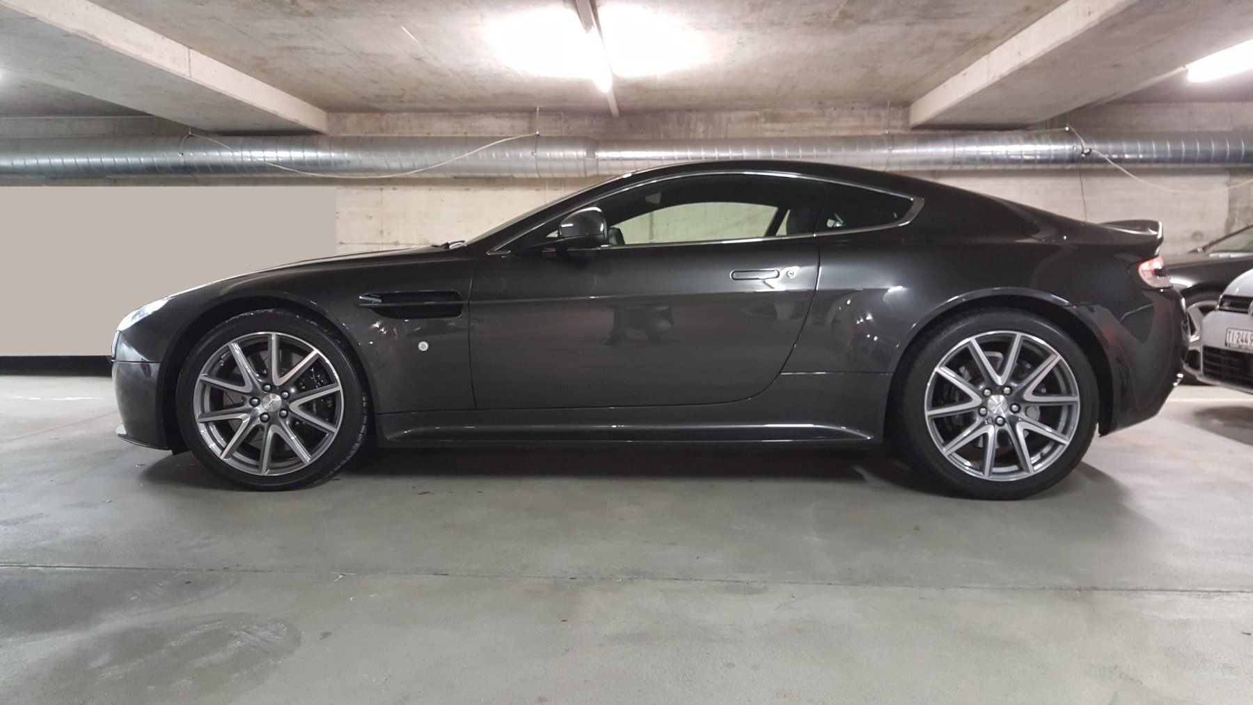 ASTON MARTIN V8 Vantage 4.7 S Sportshift-image-1