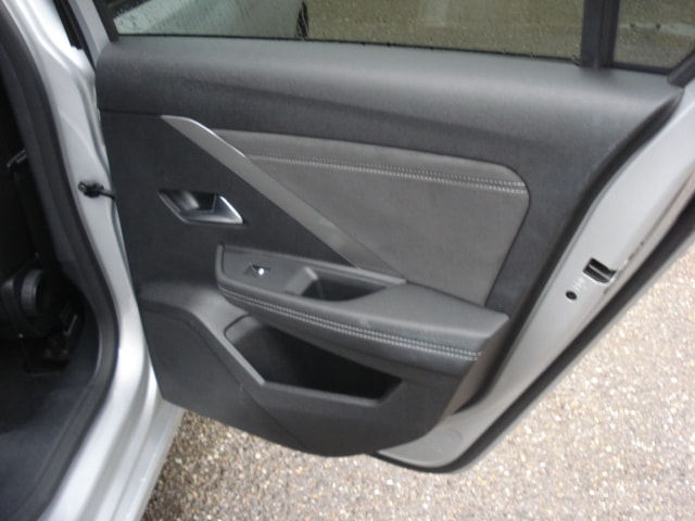 OPEL Astra 1.6 PHEV Turbo Swiss A-image-17