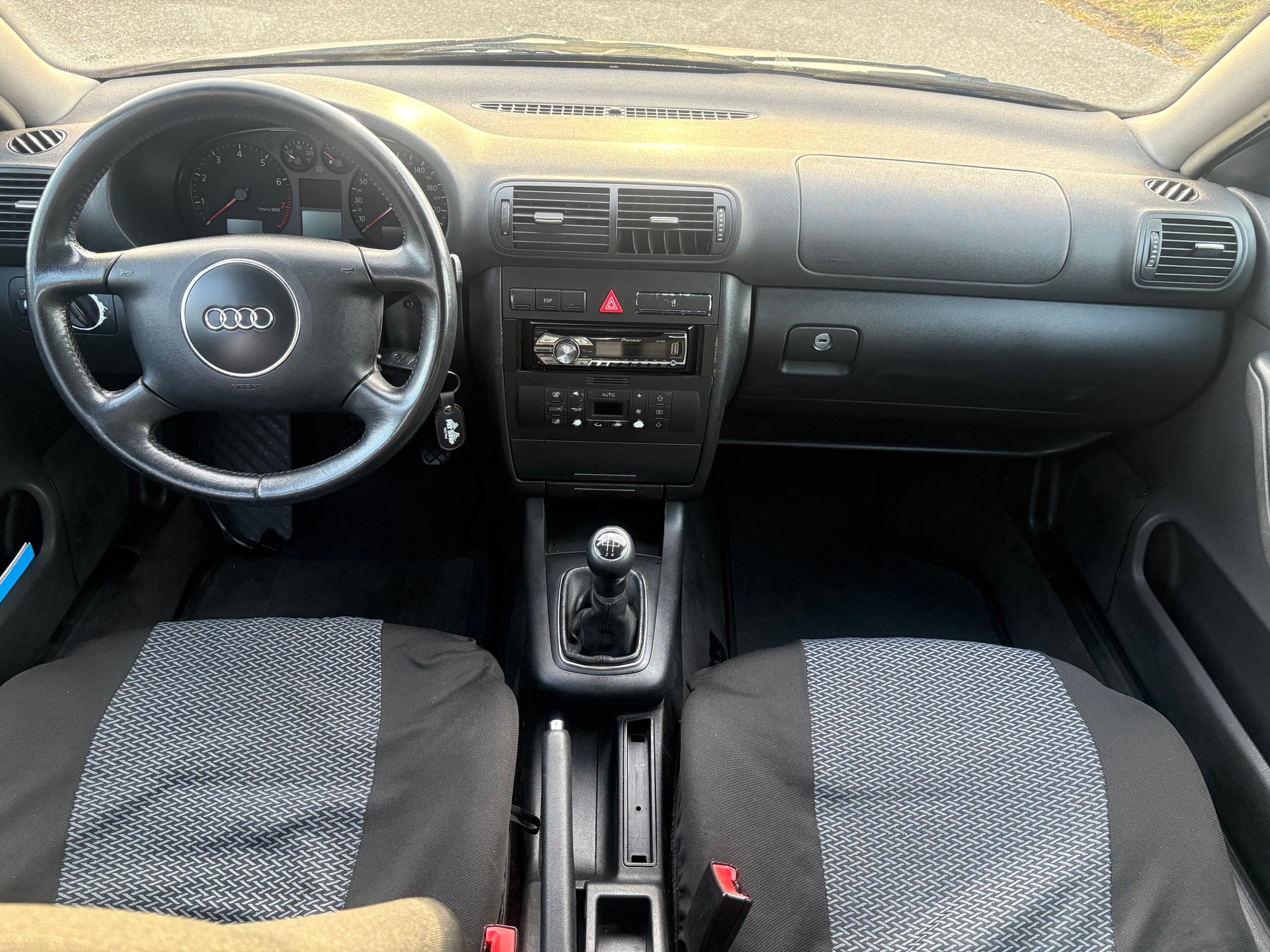 AUDI A3 1.8 T Ambition-image-7