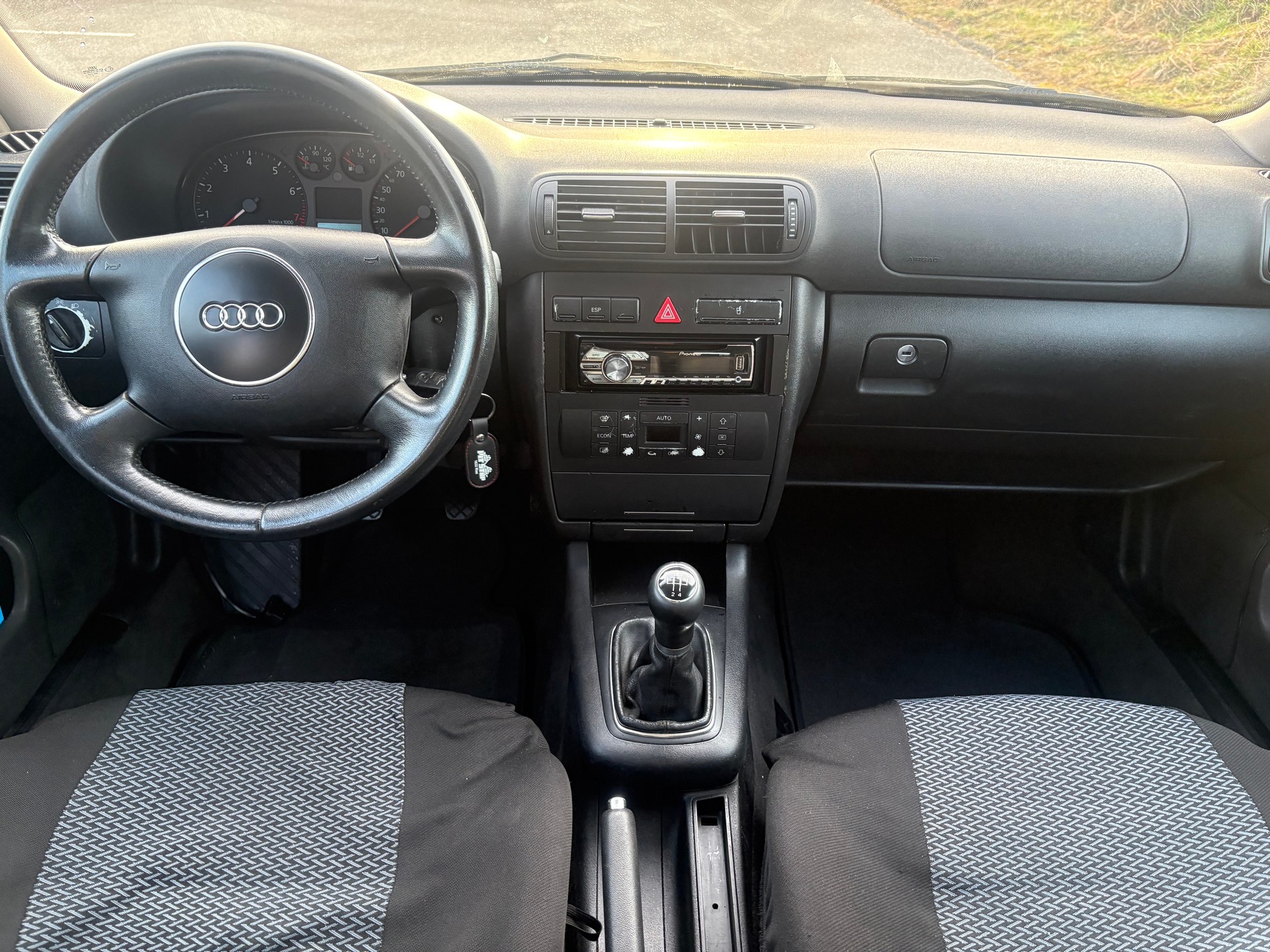 AUDI A3 1.8 T Ambition-image-11