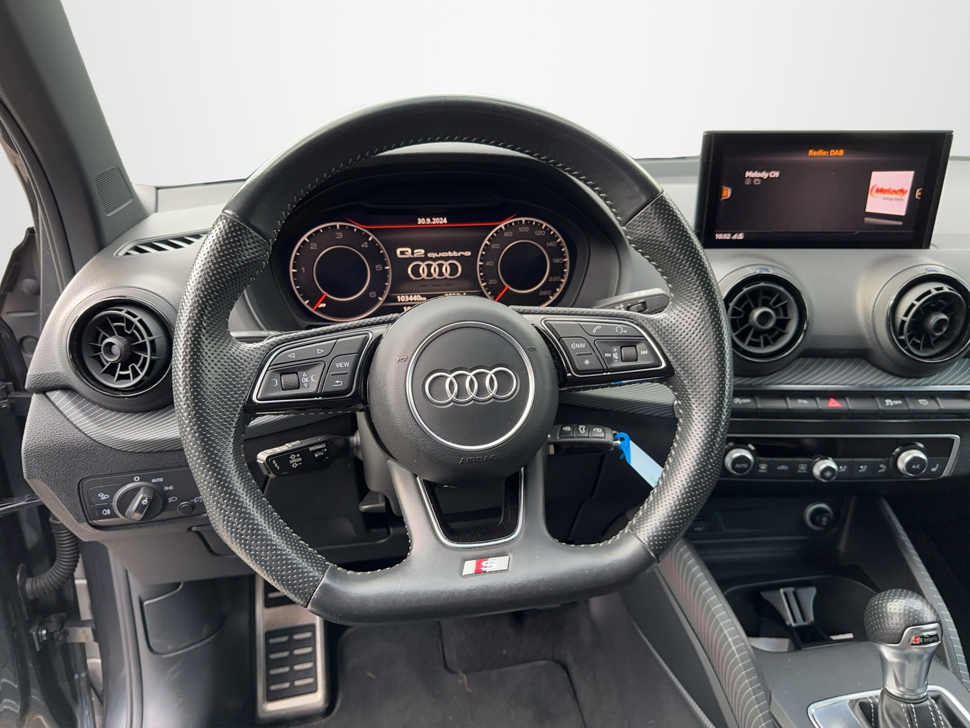 AUDI Q2 40 TFSI Sport Attraction quattro S-tronic-image-9