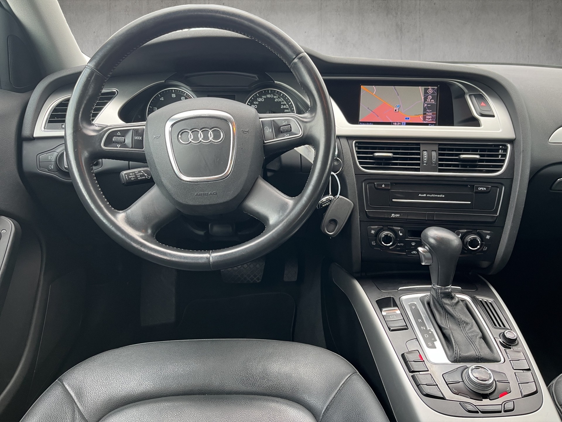 AUDI A4 Avant 1.8 TFSI multitronic-image-8