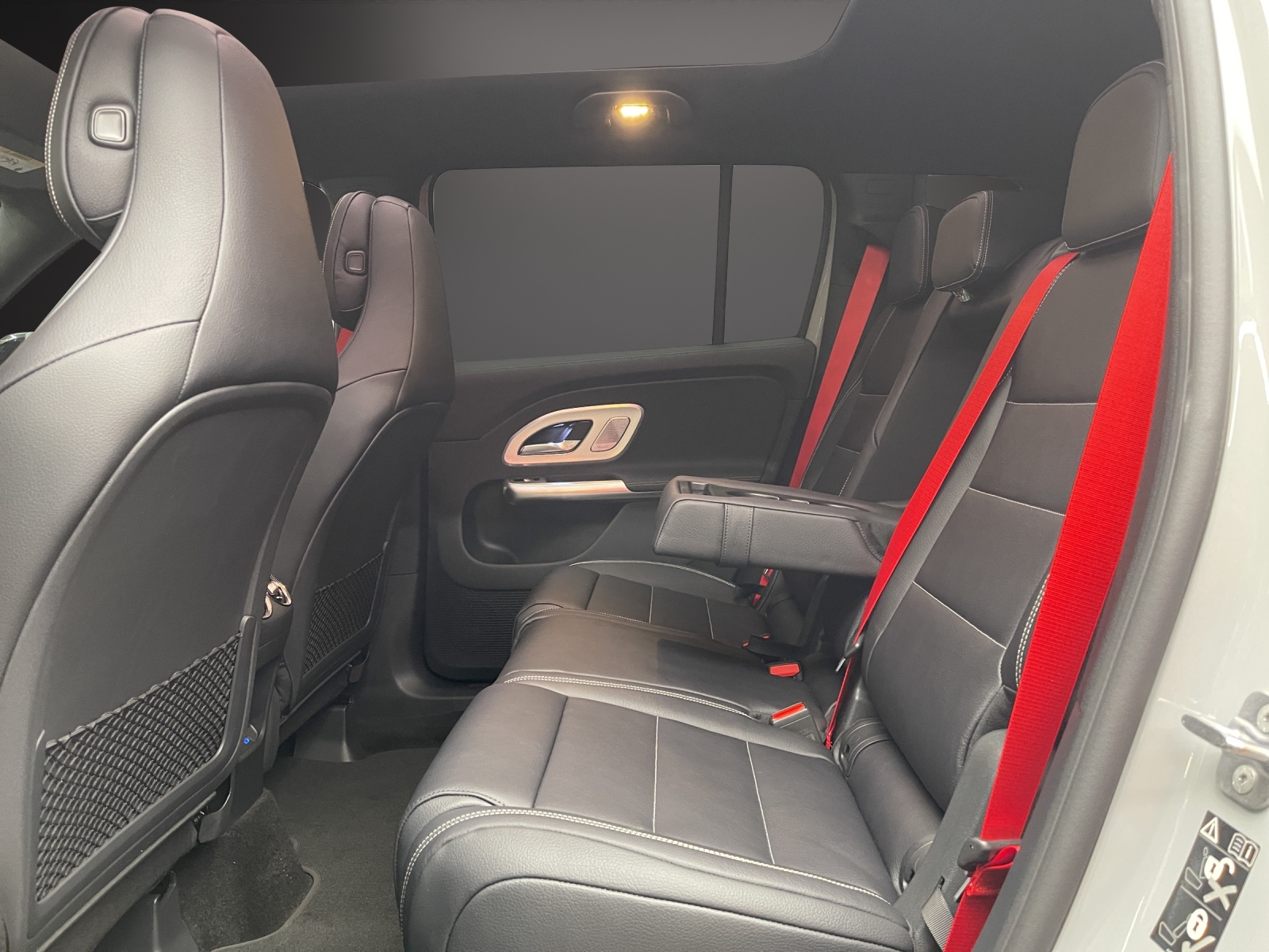 MERCEDES-BENZ GLB 350 4MATIC with EQ Technology-image-10