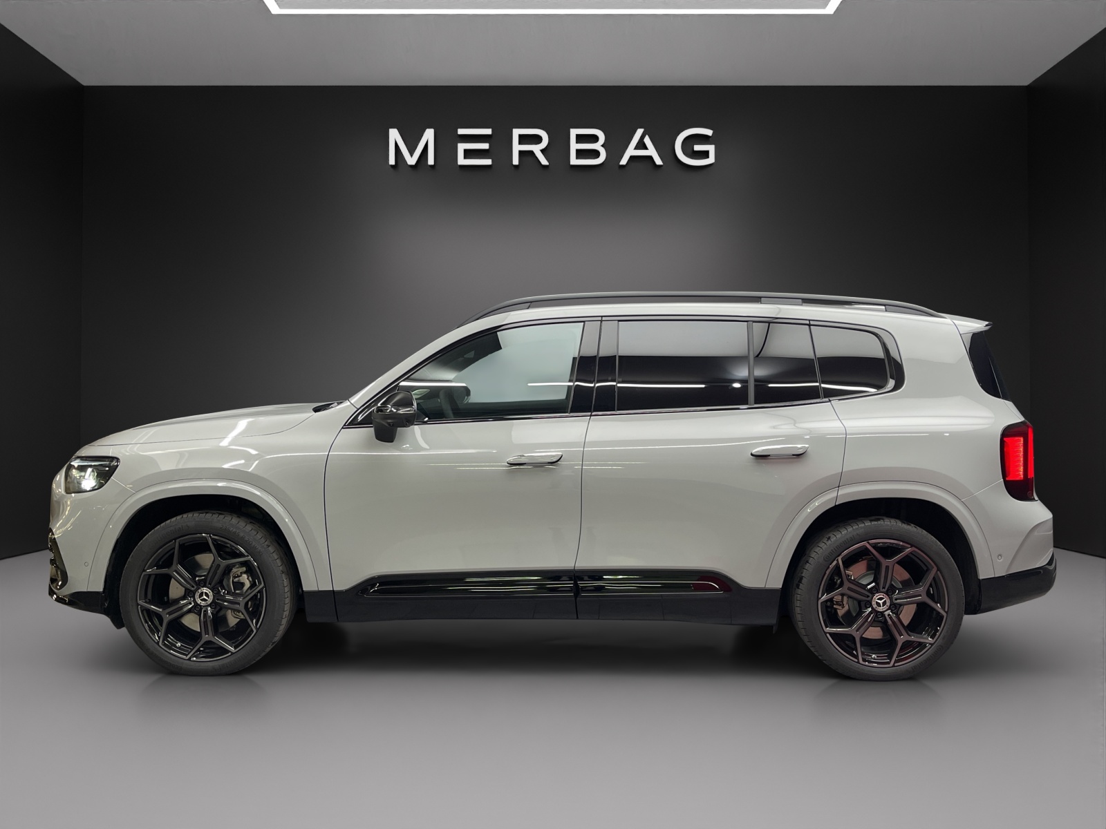 MERCEDES-BENZ GLB 350 4MATIC with EQ Technology-image-2