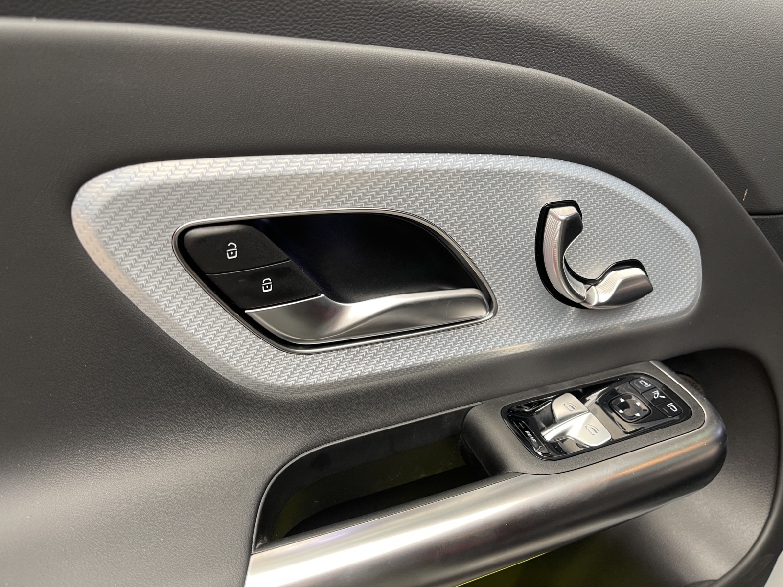 MERCEDES-BENZ GLB 350 4MATIC with EQ Technology-image-12