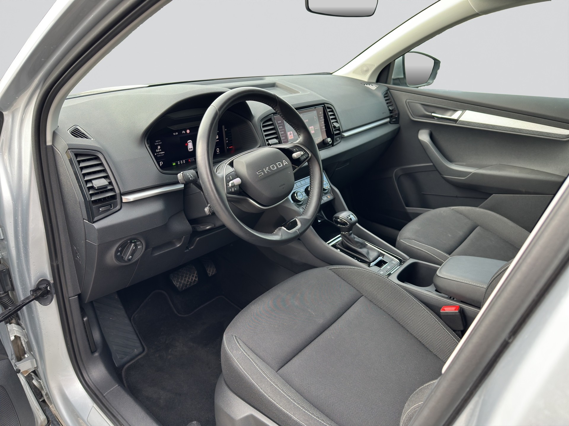 SKODA Karoq 1.5 TSI Selection DSG-image-6
