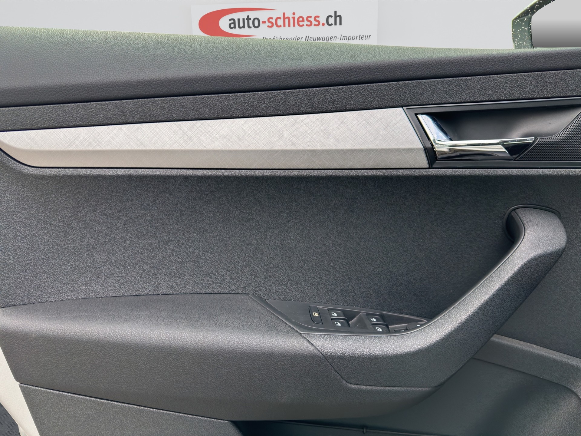SKODA Karoq 1.5 TSI Selection DSG-image-8