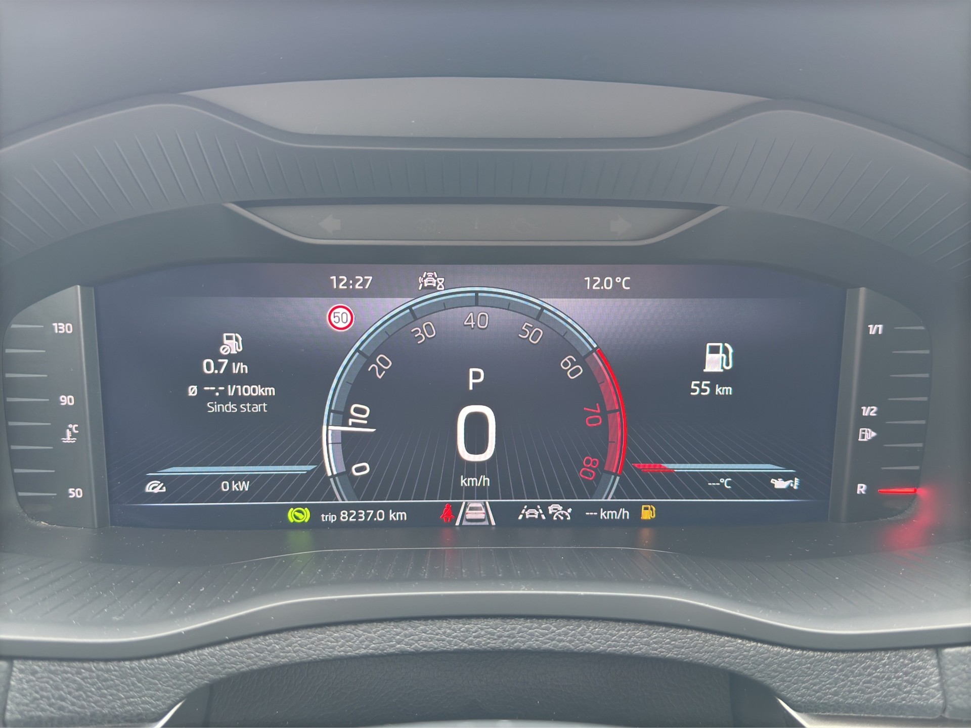 SKODA Karoq 1.5 TSI Selection DSG-image-10