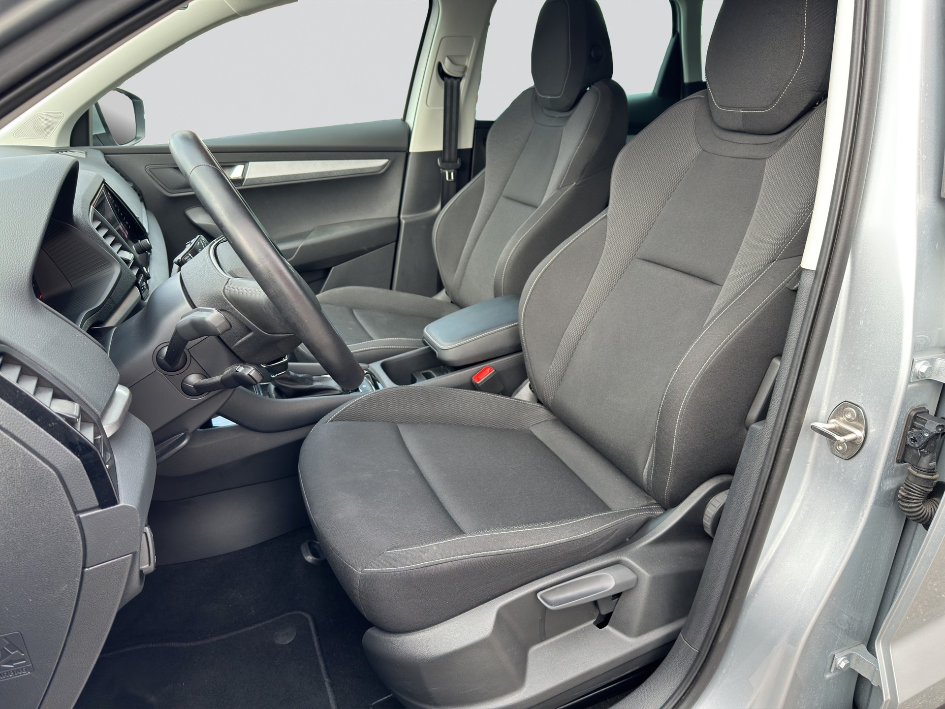 SKODA Karoq 1.5 TSI Selection DSG-image-5