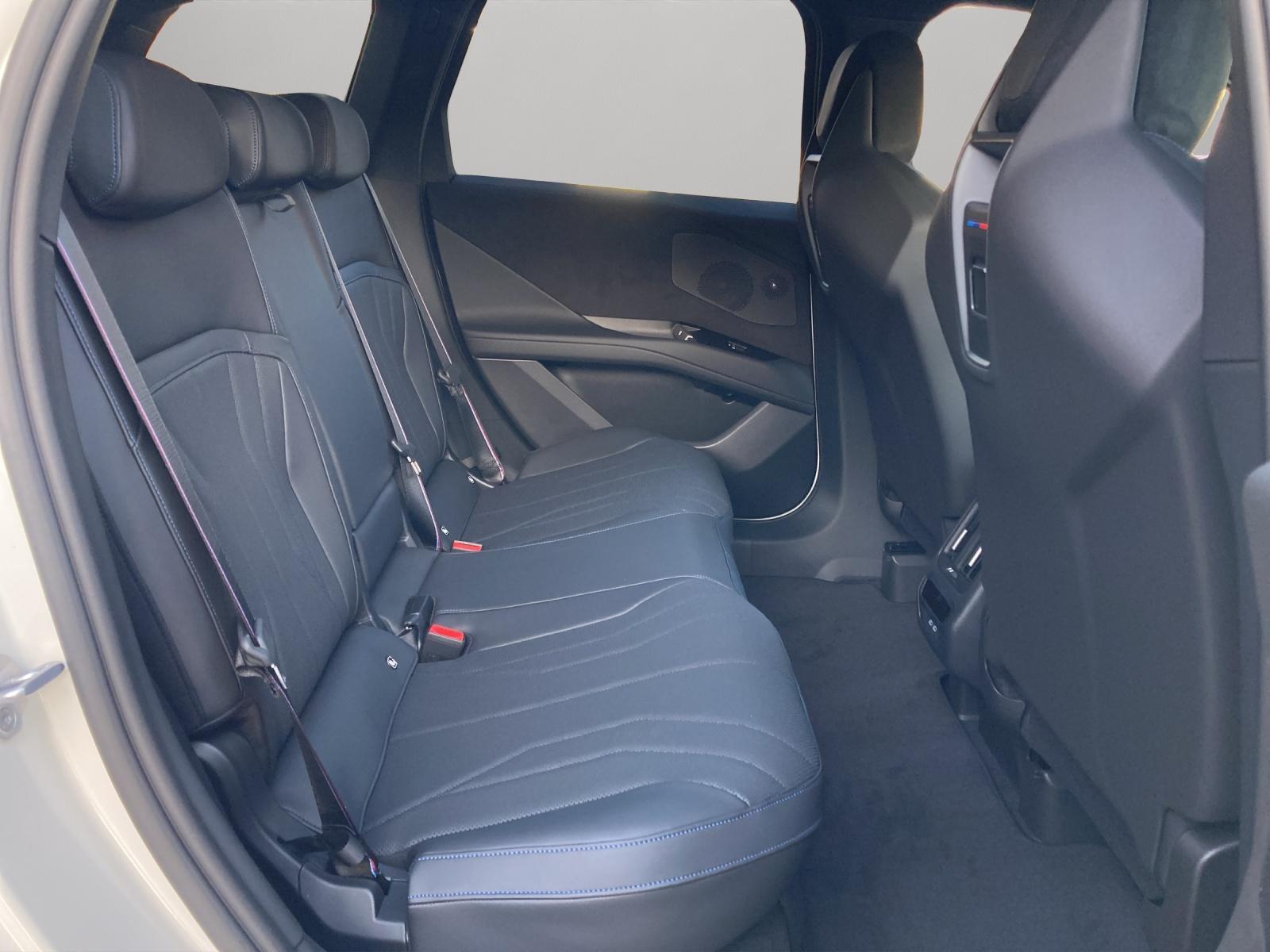 BMW iX3 50 xDrive-image-14