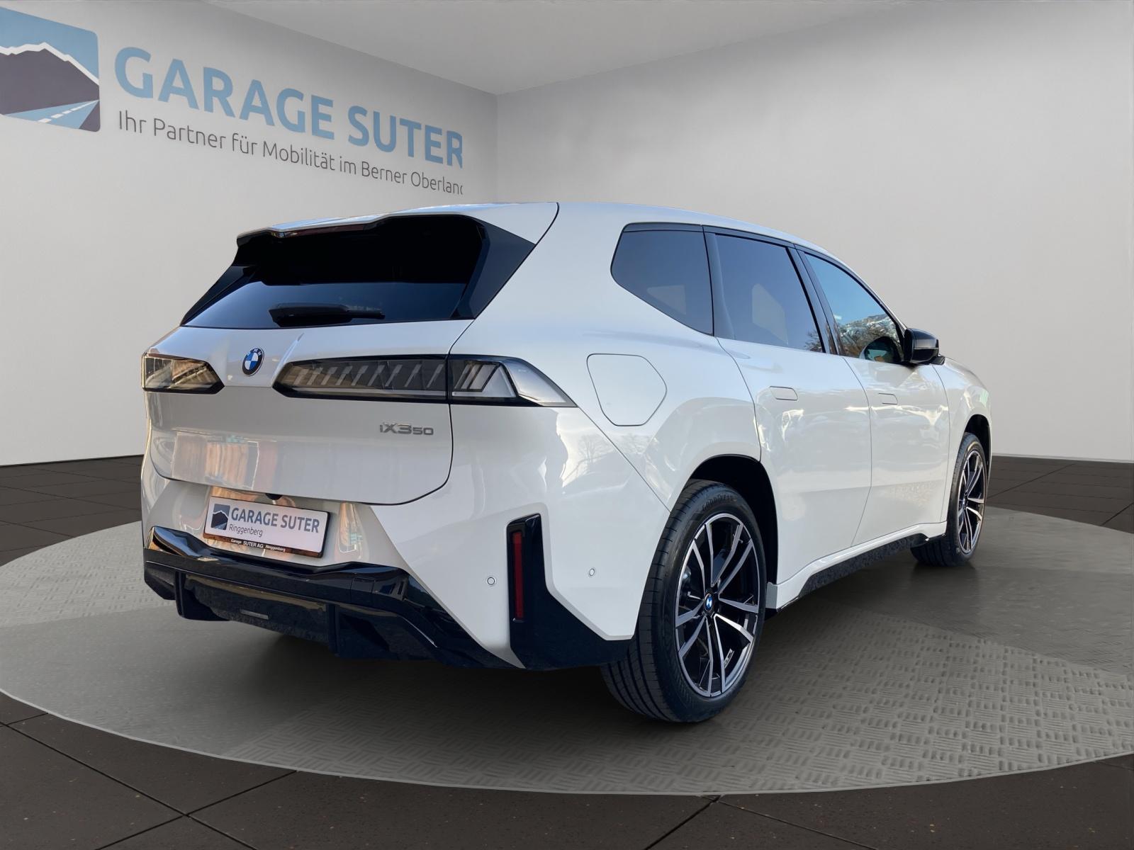 BMW iX3 50 xDrive-image-4