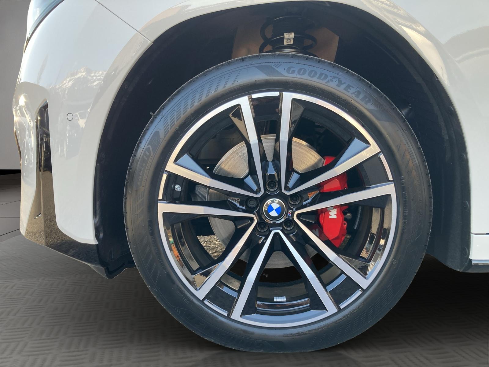 BMW iX3 50 xDrive-image-18