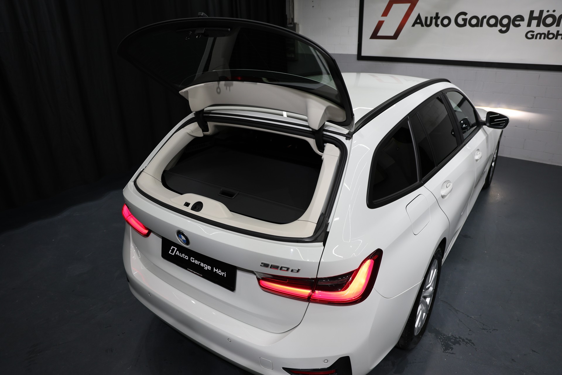 BMW 320d xDrive 48V Touring Steptronic-image-10