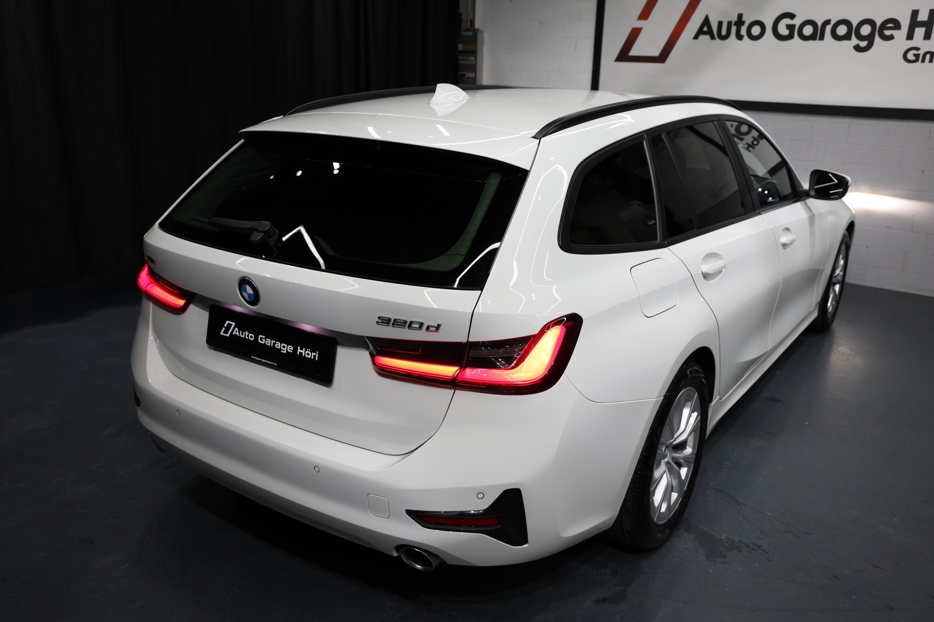 BMW 320d xDrive 48V Touring Steptronic-image-8