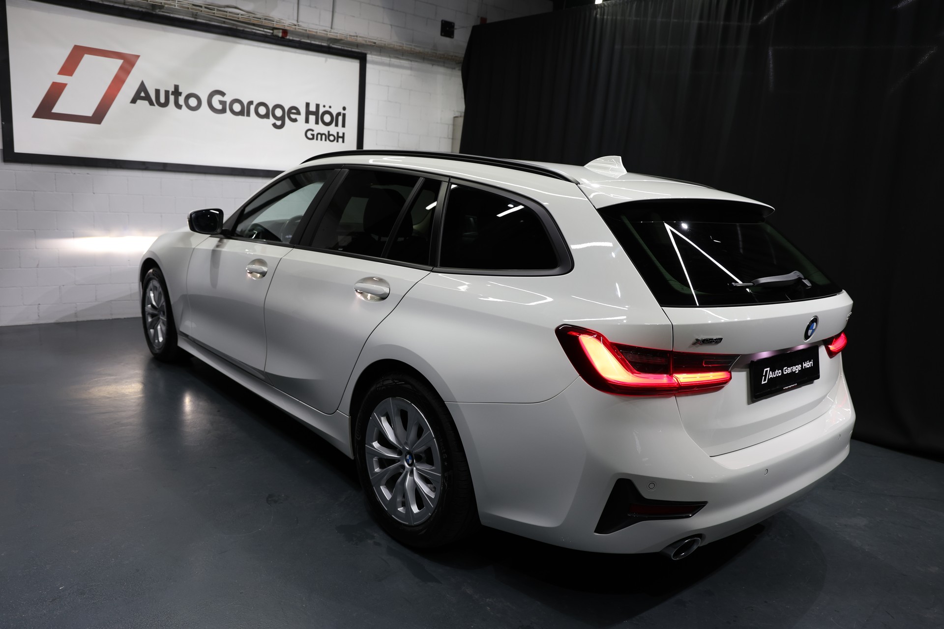 BMW 320d xDrive 48V Touring Steptronic-image-13