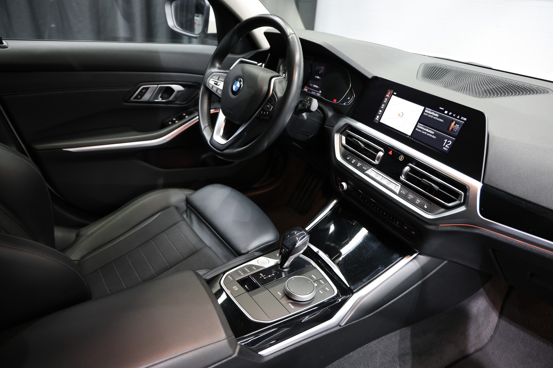 BMW 320d xDrive 48V Touring Steptronic-image-7