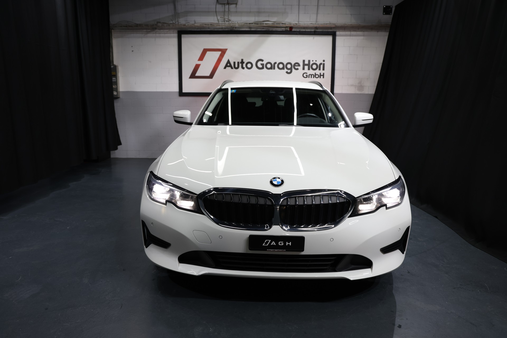 BMW 320d xDrive 48V Touring Steptronic-image-3