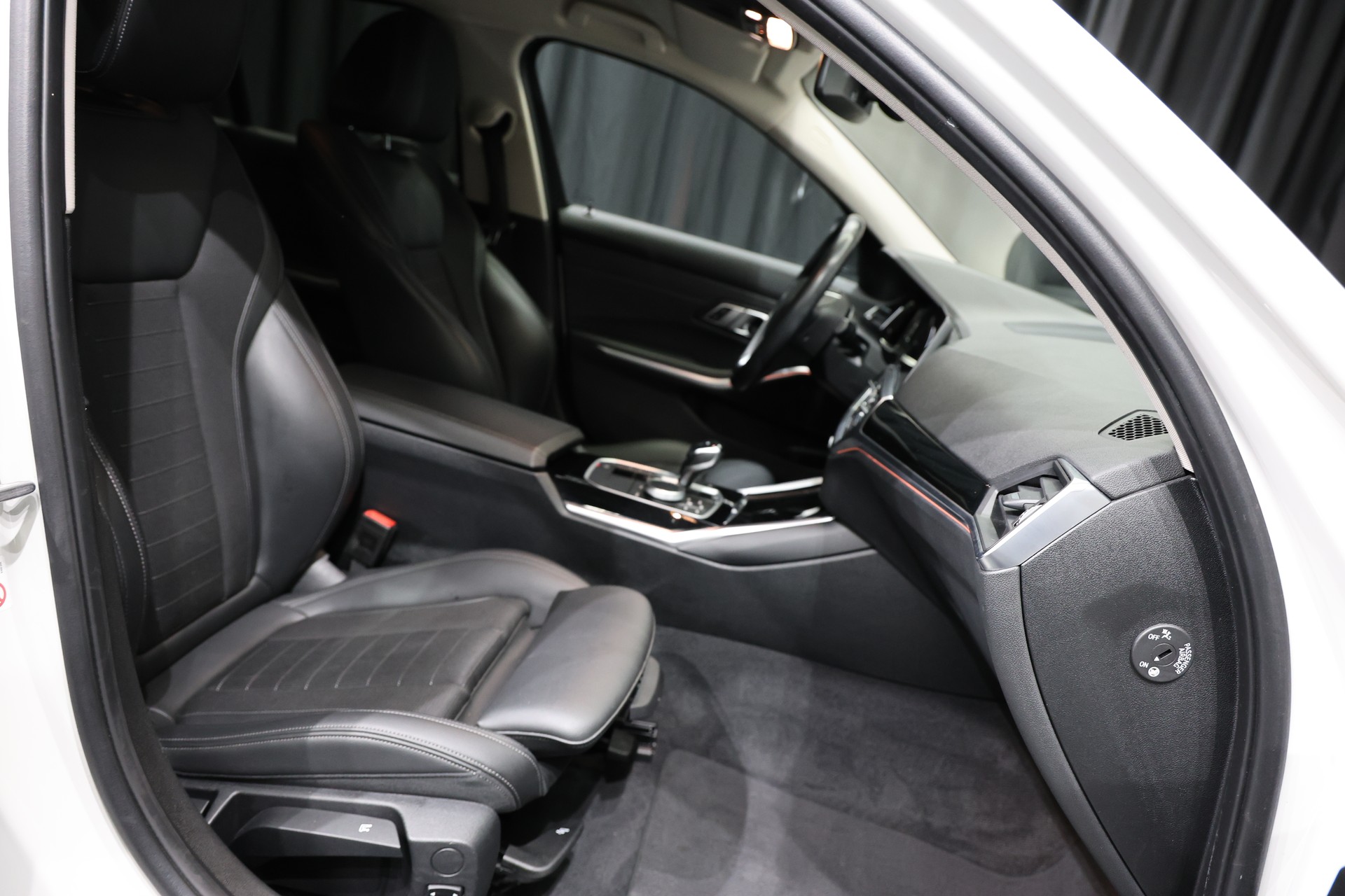 BMW 320d xDrive 48V Touring Steptronic-image-6