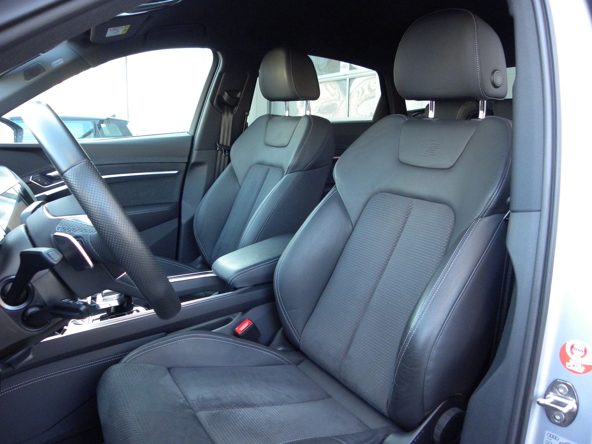 AUDI e-tron 55 Sportback S Line Black Edition quattro-image-6
