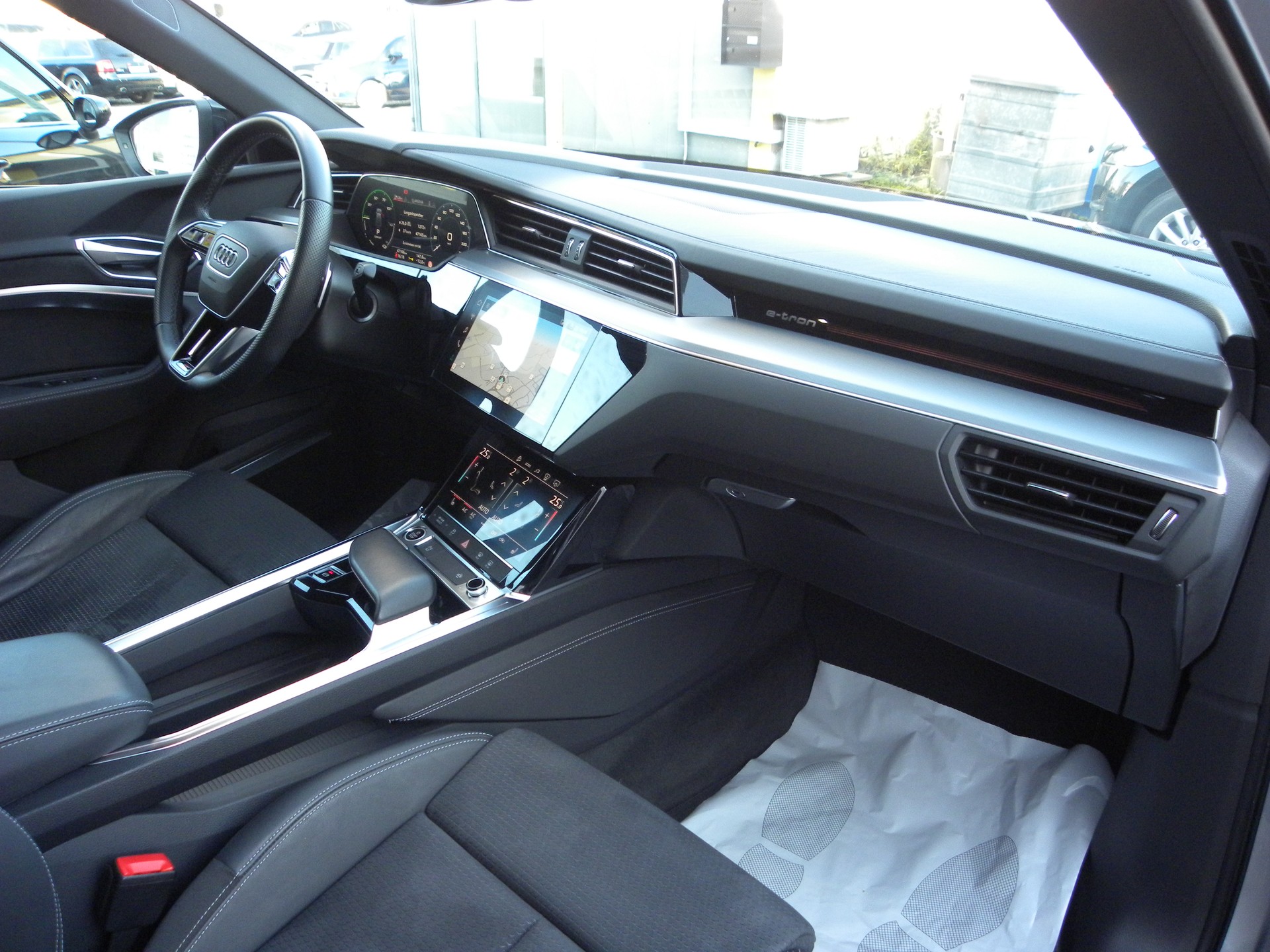 AUDI e-tron 55 Sportback S Line Black Edition quattro-image-5