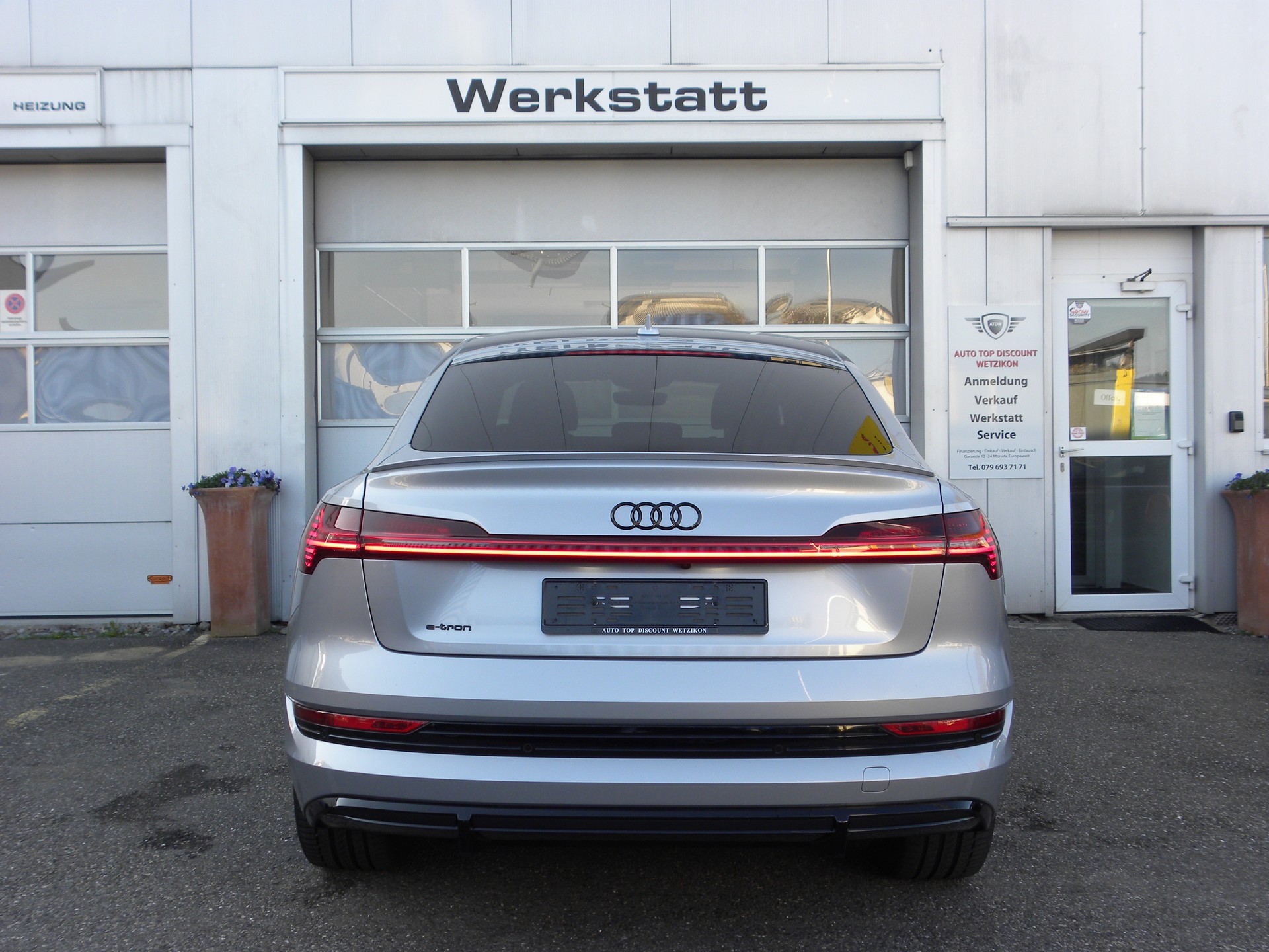 AUDI e-tron 55 Sportback S Line Black Edition quattro-image-3